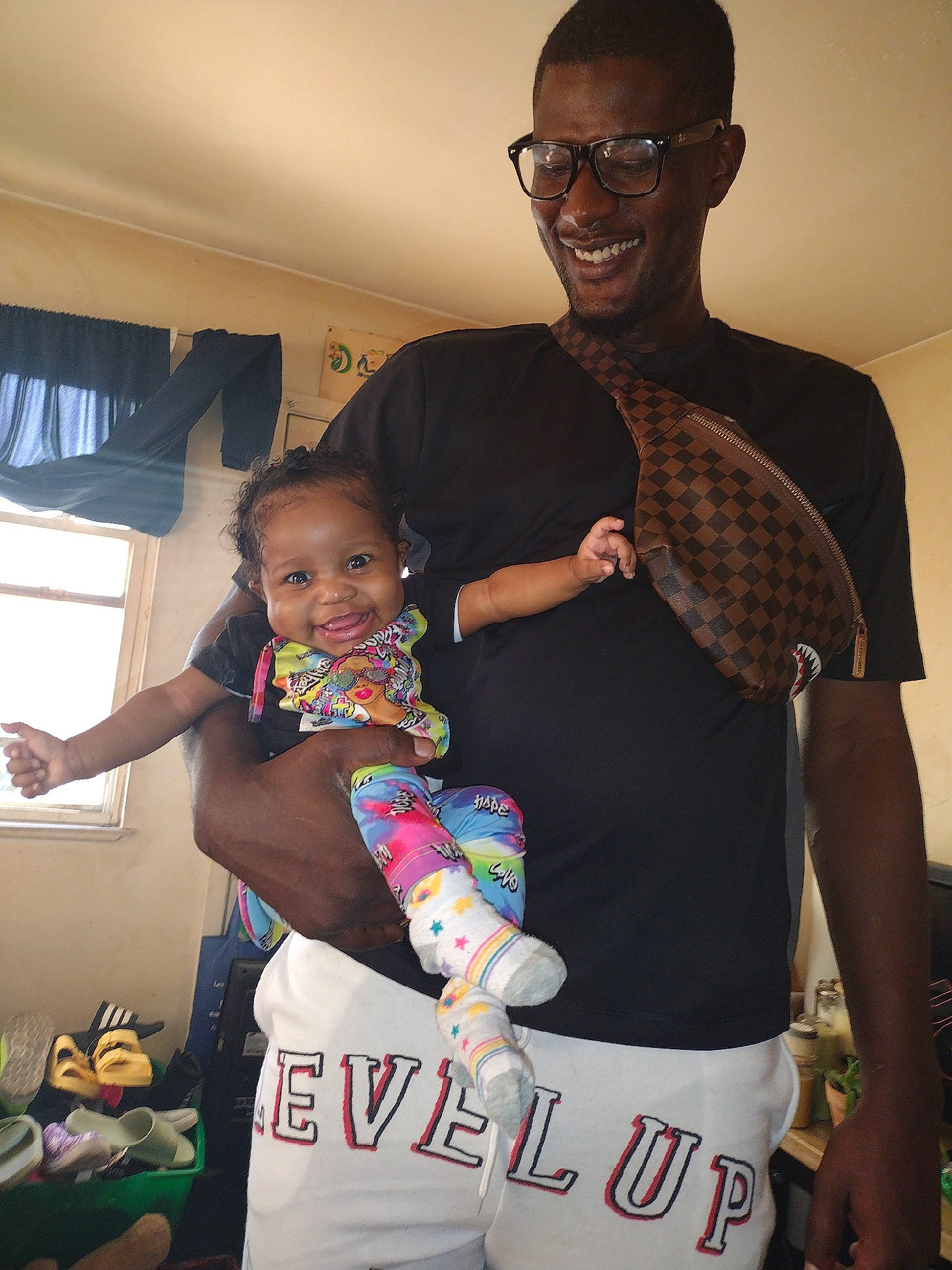 Mulani is registered to the contest to win money with this photo: baby, child, cool, event, eyewear, fashion, fashion_design, fun, hairstyle, happy, hat, human, joy, muscle, person, shoulder, smile, t_shirt, thigh, toddler