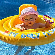 Zélyanna a rejoint le concours — aidez-le/la à gagner de superbes lots ! baby, pool, inflatable_ring, water, toy, hat, summer, child, floating, swimming, blue, yellow, pink, outdoor, sunhat, play, cute, kid, vacation, fun