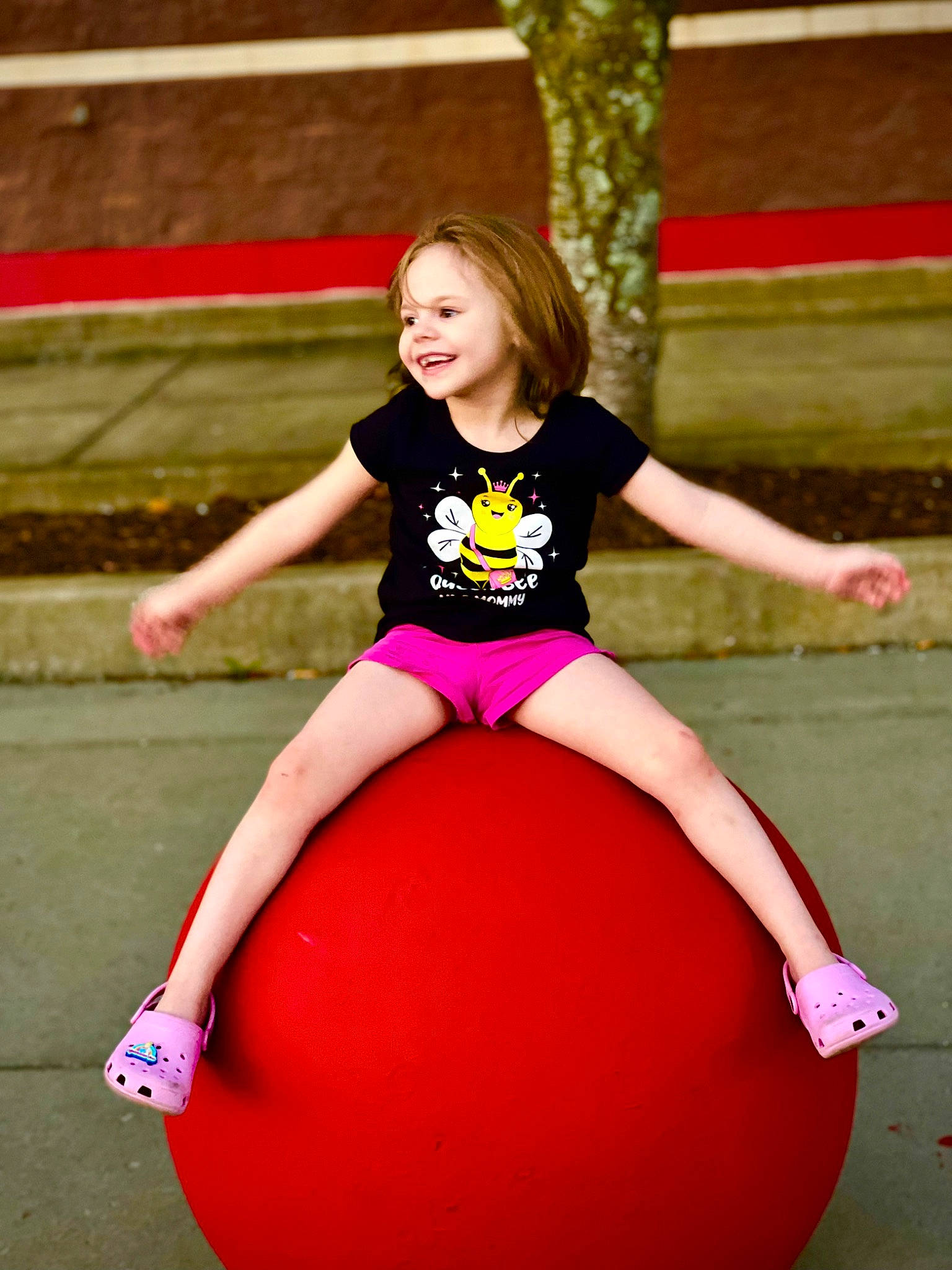 Kamylah is registered to the contest to win money with this photo: abdomen, active_pants, face, flash_photography, happy, human_leg, joy, knee, leisure, magenta, person, physical_fitness, pink, plant, recreation, shorts, smile, sportswear, t_shirt, thigh