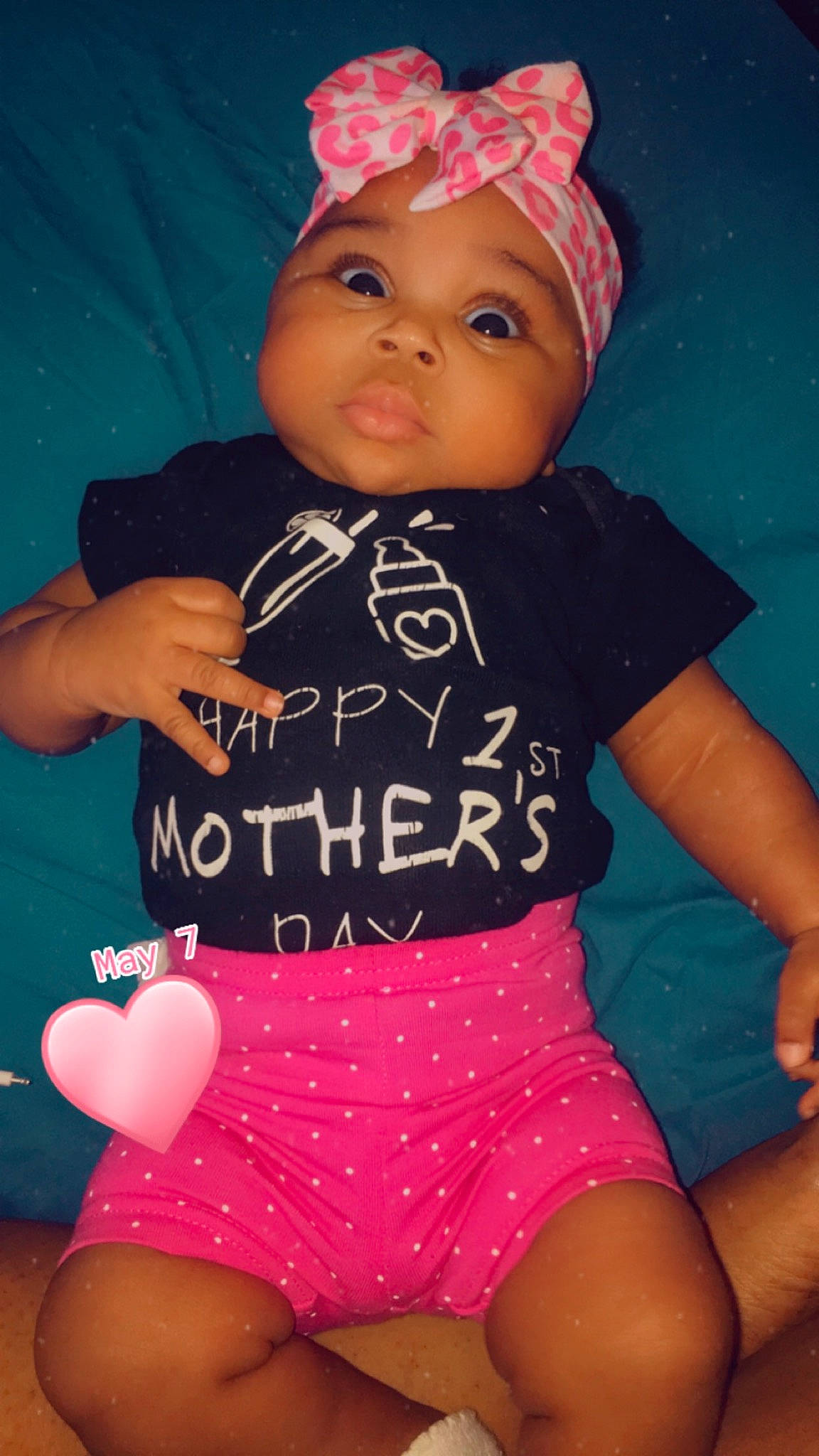 Heaven is registered to the contest to win money with this photo: arm, cap, chin, clothing, eye, face, facial_expression, hairstyle, hand, head, headwear, human, human_body, jeans, leg, lip, mouth, orange, organ, person