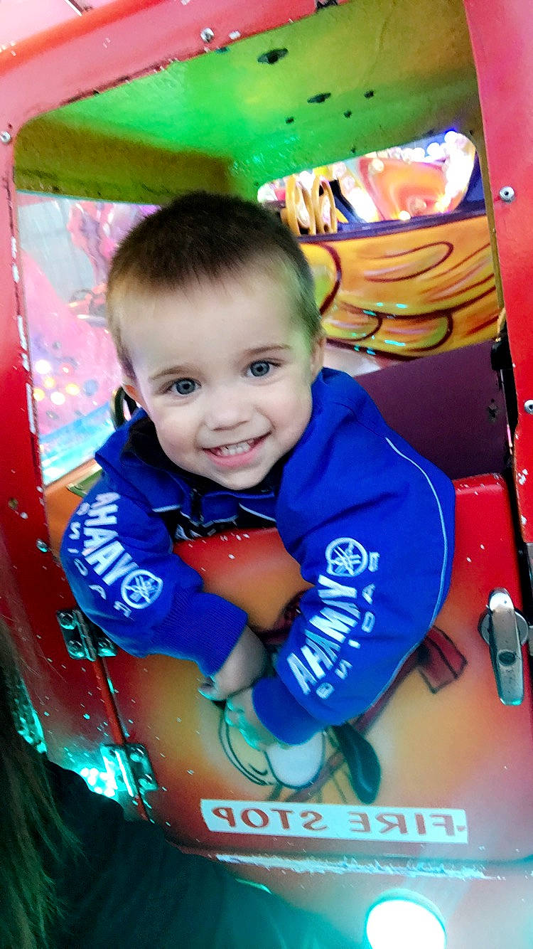 Railey participe au concours pour gagner de l'argent avec cette photo : child, fun, joy, person, play, smile, toddler