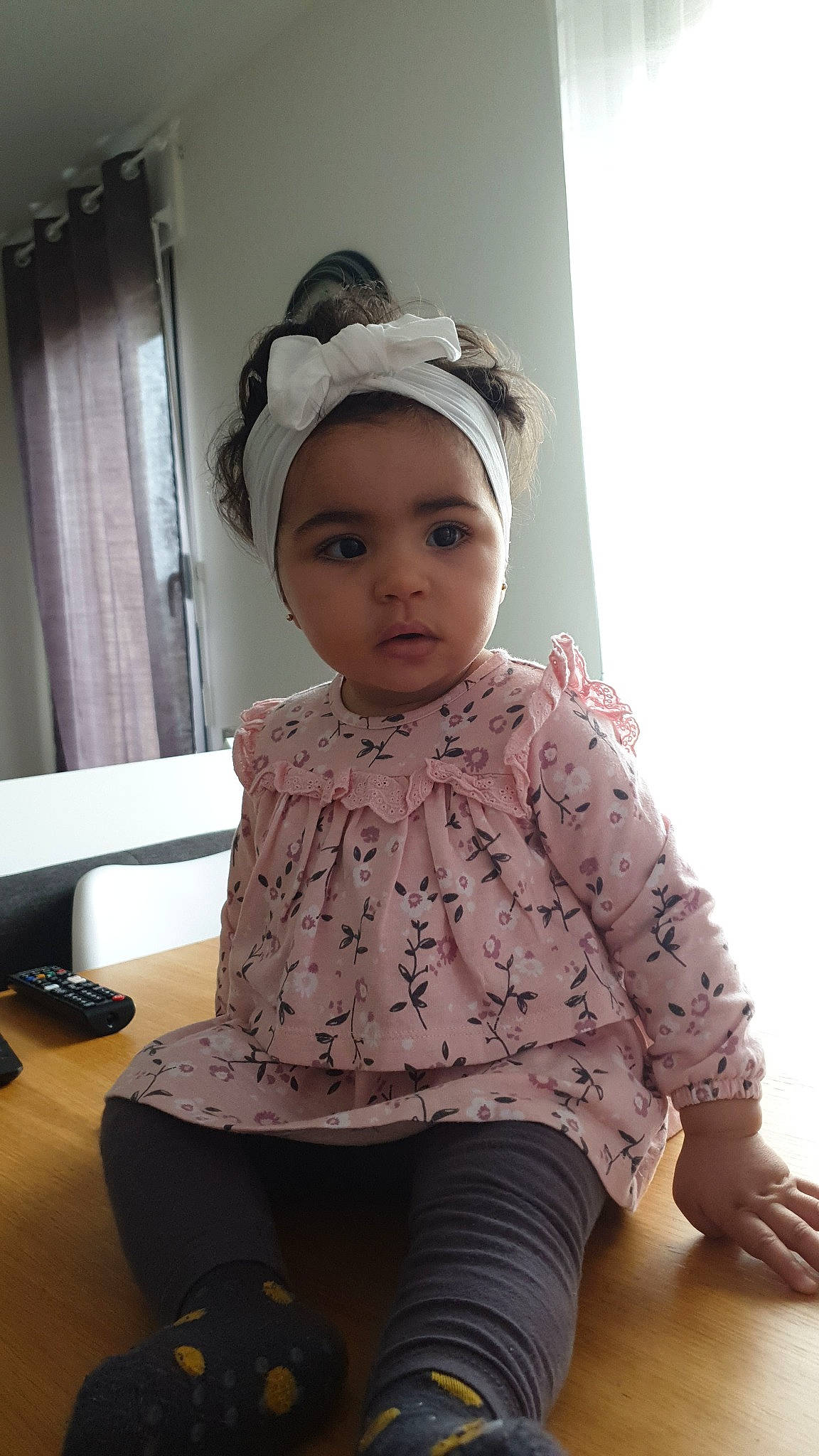 Eya participe au concours pour gagner de l'argent avec cette photo : baby, baby_toddler_clothing, beige, cheek, child, clothing, design, ear, head, headgear, headwear, outerwear, pattern, person, pink, shoulder, skin, sleeve, t_shirt, toddler