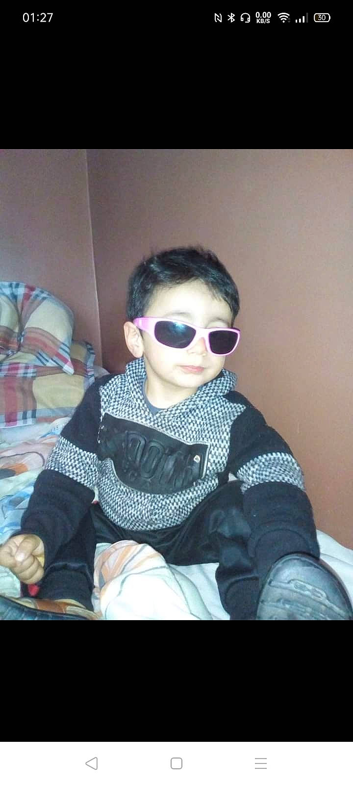 Aksel a rejoint le concours — aidez-le/la à gagner de superbes lots ! black_hair, child, cool, eyewear, glasses, head, person, photography, sitting, sunglasses, vision_care