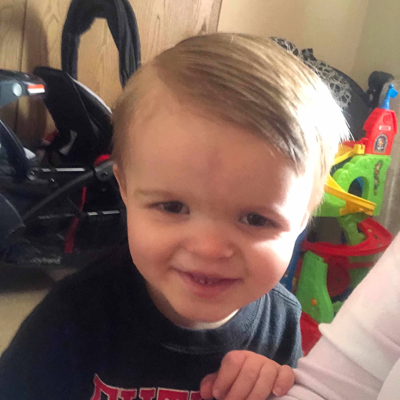 Brodey is registered to the contest to win money with this photo: arm, baby, beauty, cheek, child, cool, ear, eye, eyebrow, face, finger, forehead, hair, hairstyle, head, joy, lip, nose, person, skin
