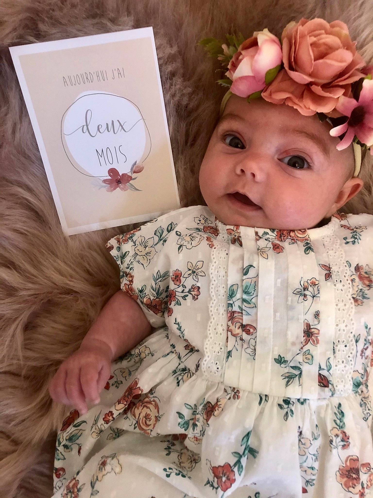Diane participe au concours pour gagner de l'argent avec cette photo : baby_toddler_clothing, cheek, dress, eye, eyebrow, eyelash, face, facial_expression, flower, hairstyle, hand, happy, head, headwear, human, mammal, organ, person, product, skin