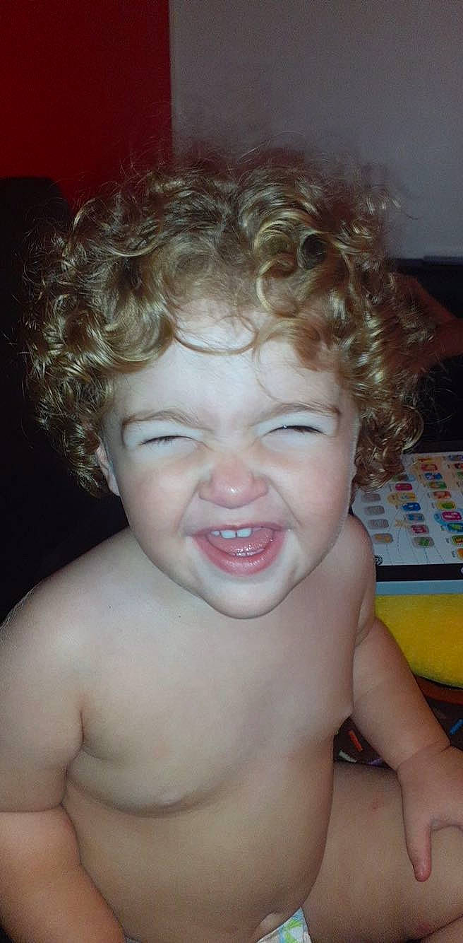 Andréa a rejoint le concours — aidez-le/la à gagner de superbes lots ! blond, cheek, child, chin, eyebrow, face, facial_expression, forehead, fun, hair, hairstyle, head, laugh, lip, mouth, nose, person, skin, smile, toddler