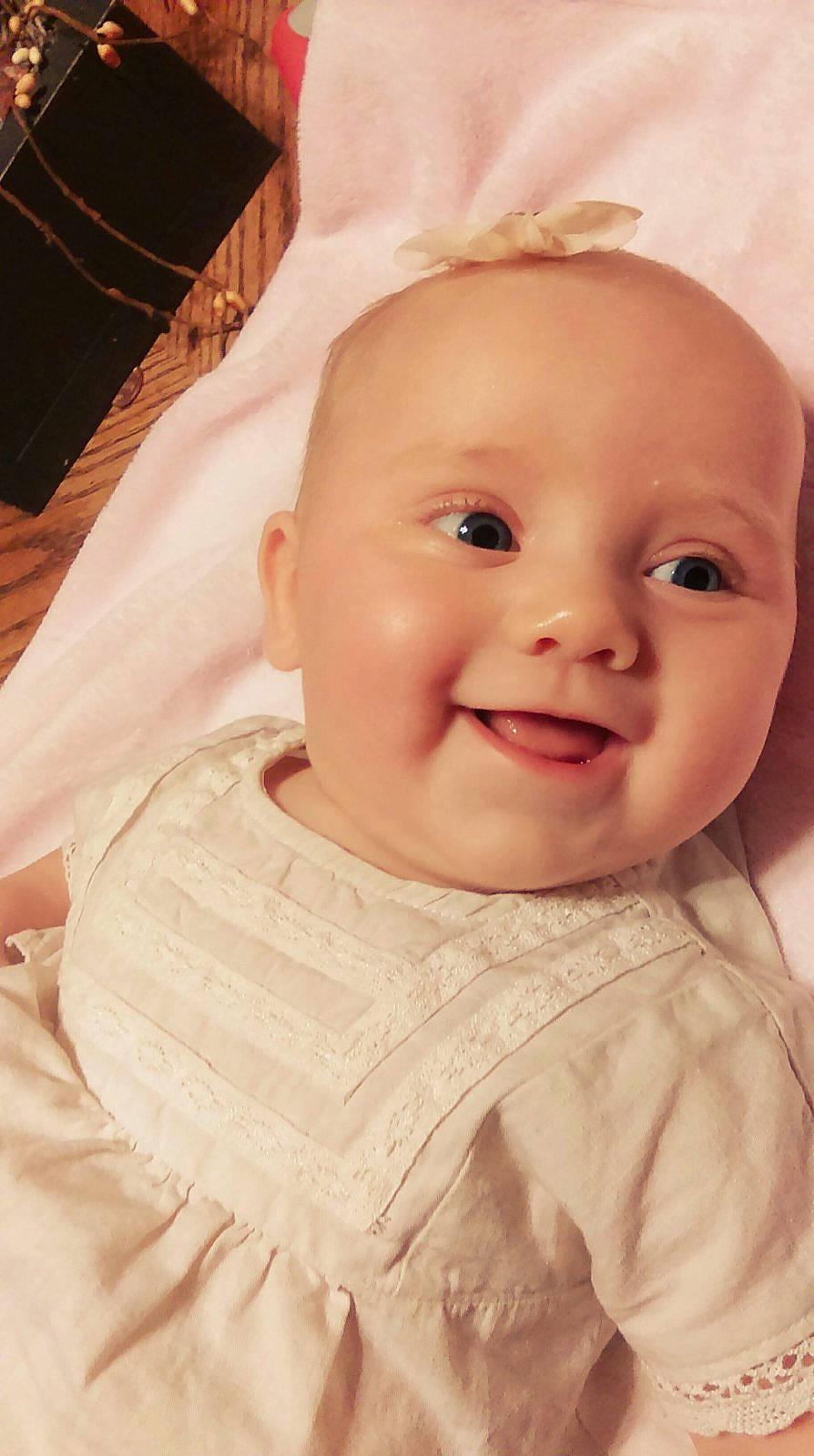 Emma is registered to the contest to win money with this photo: