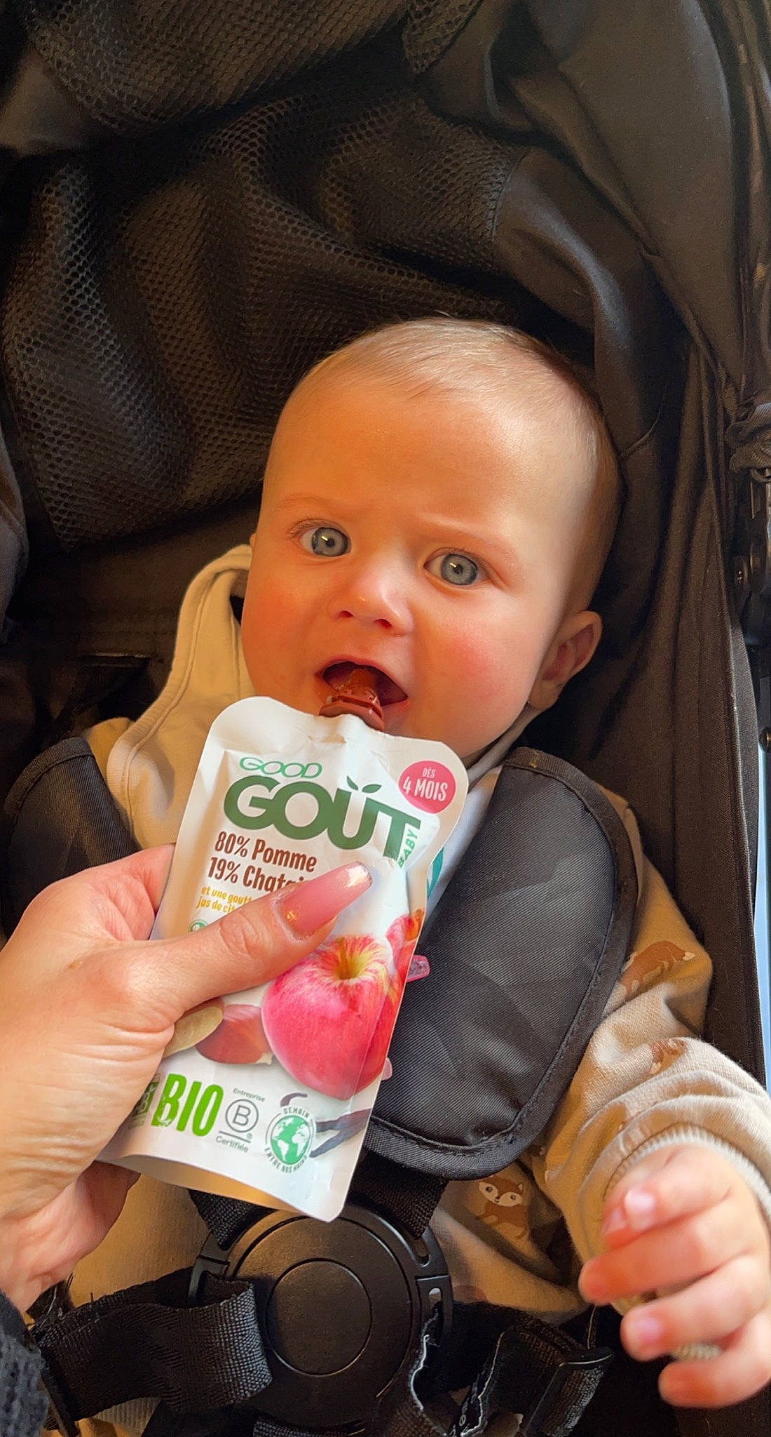 Lisandro a rejoint le concours — aidez-le/la à gagner de superbes lots ! baby, baby_toddler_clothing, cheek, chin, eye, eyebrow, eyelash, finger, hand, head, iris, lip, mouth, nail, natural_foods, nose, person, product, skin, surprise