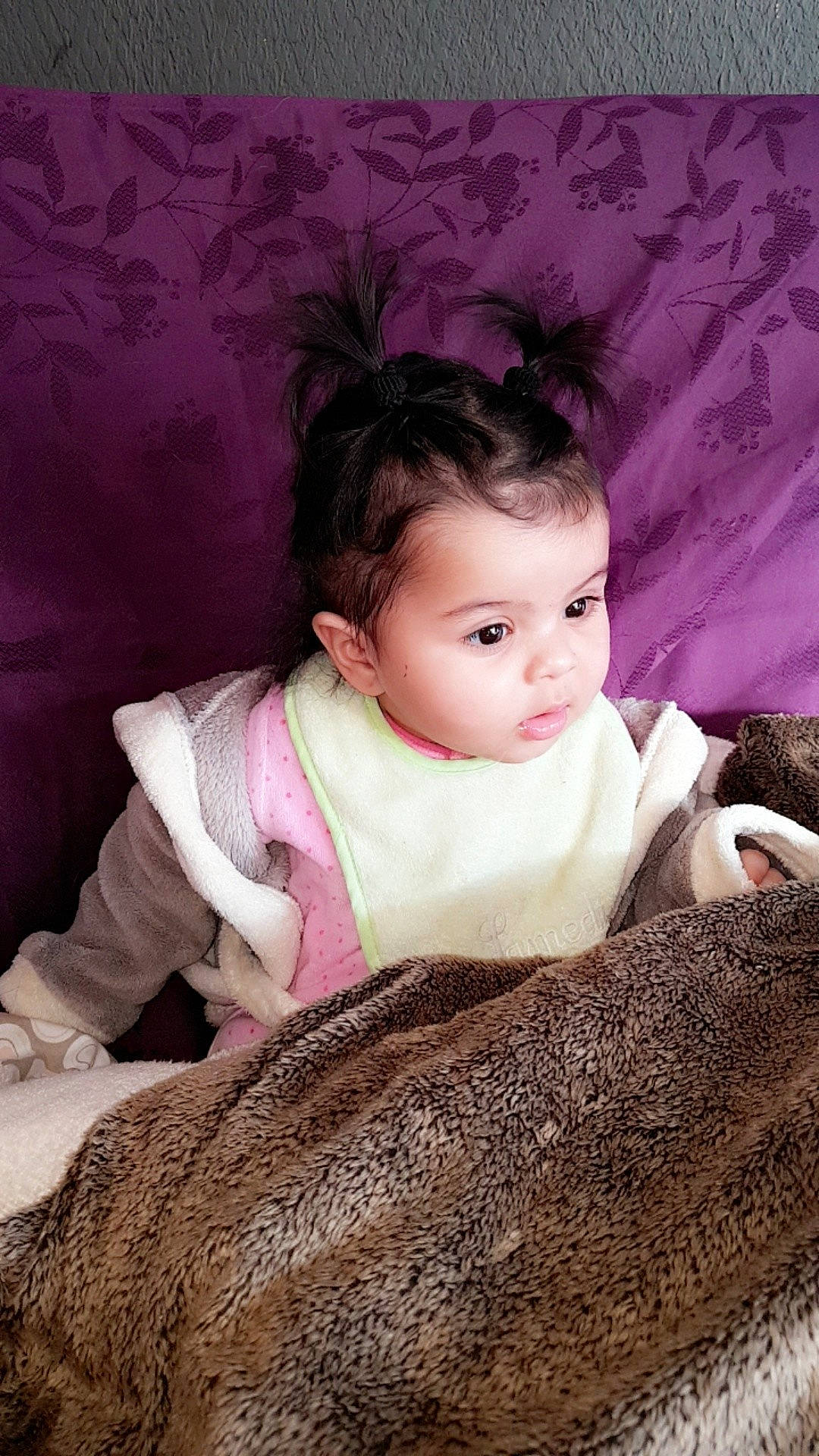 Leyannah participe au concours pour gagner de l'argent avec cette photo : beauty, child, eye, fur, girl, infant, person, pink, portrait_photography, skin, smile, textile, toddler