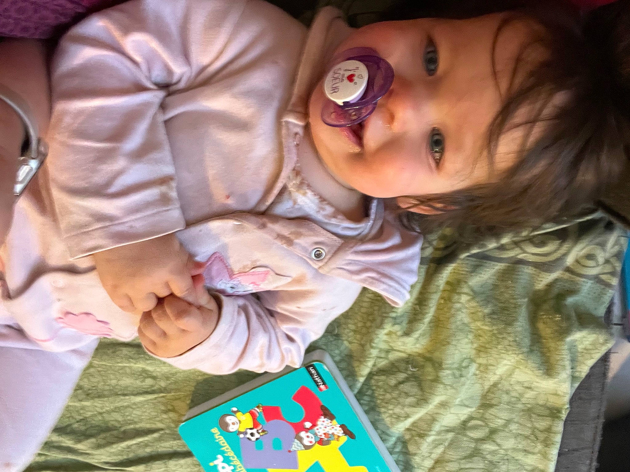 Maéva a rejoint le concours — aidez-le/la à gagner de superbes lots ! adaptation, baby, baby_toddler_clothing, cheek, child, eye, fun, happy, head, iris, lip, mouth, nail, nose, organ, person, sitting, skin, sleeve, smile