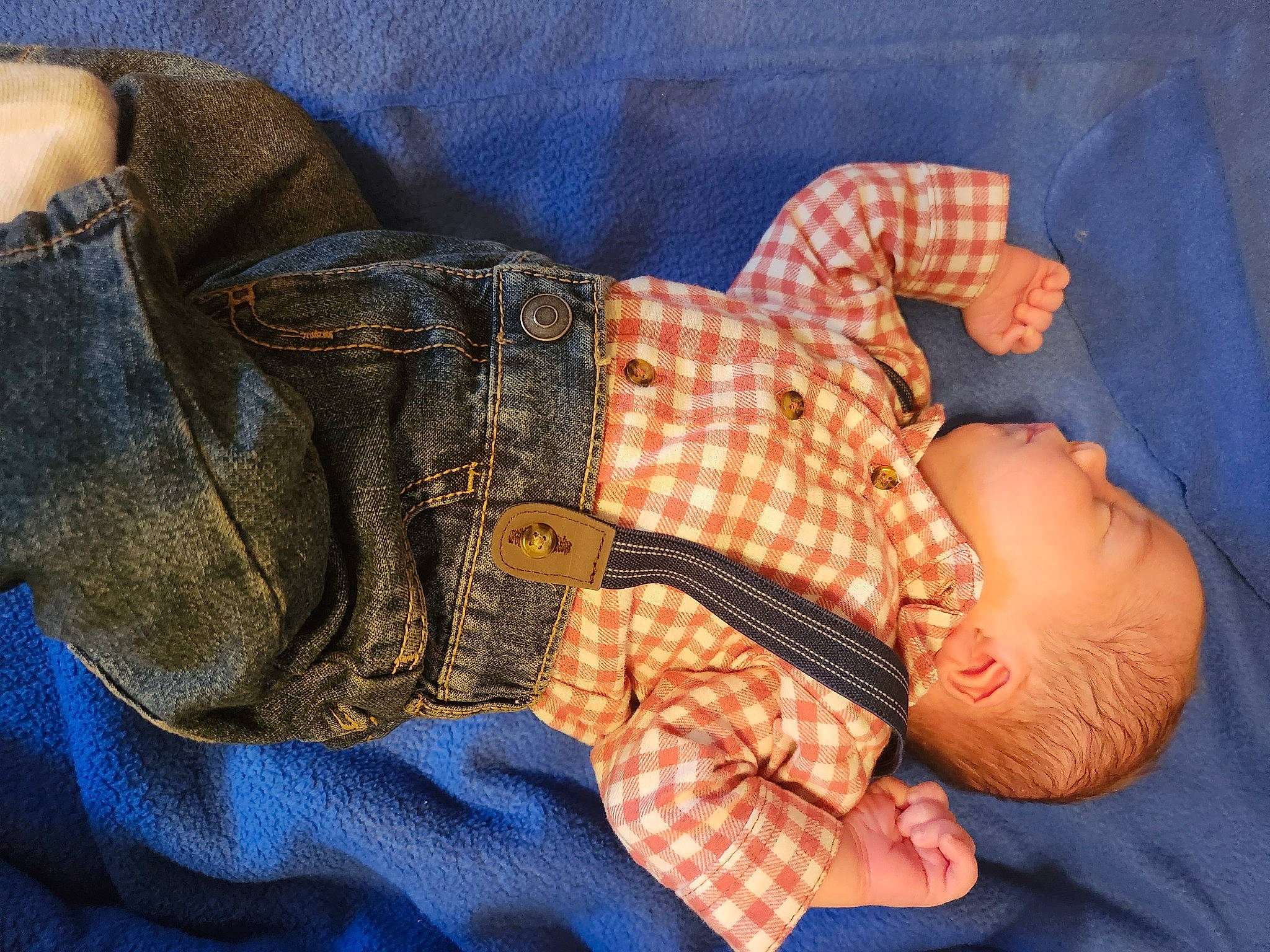 August is registered to the contest to win money with this photo: abdomen, baby, comfort, elbow, electric_blue, finger, gesture, hand, linens, nail, pattern, person, plaid, skin, sleeve, tartan, textile, thumb, toddler, trunk
