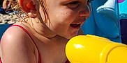 Méa a rejoint le concours — aidez-le/la à gagner de superbes lots ! arm, blue_sky, child, close_up, fun, happy, inflatable_pool, outdoor, play, skin, smile, summer, sunlight, toddler, toy, vacation, water, water_gun, wet_hair, yellow
