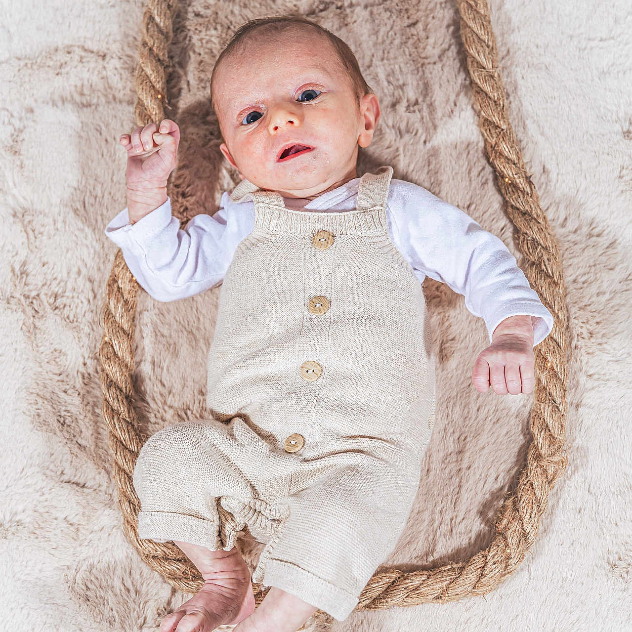 Gabin participe au concours pour gagner de l'argent avec cette photo : baby, babylaughing, bed, blanket, bodypart, clothing, face, finger, furniture, hand, happy, hat, head, newborn, pants, person, photography, portrait, smile, toy