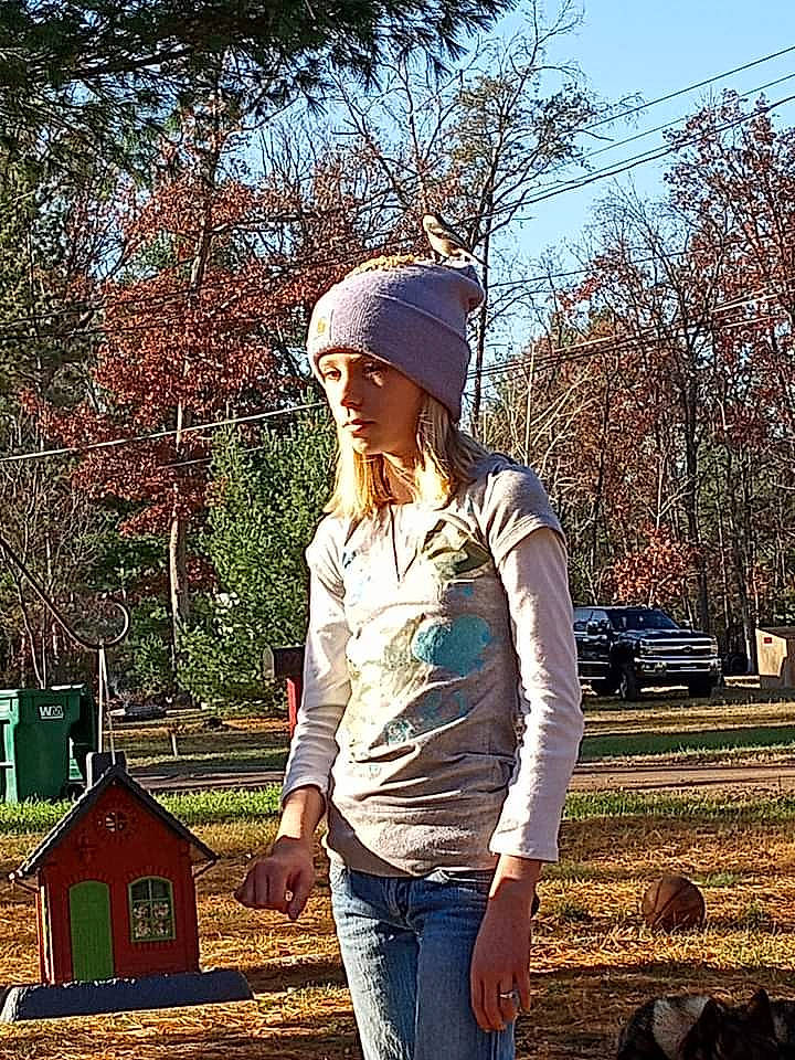 Lilli is registered to the contest to win money with this photo: beauty, branch, cap, eyewear, grass, happy, headgear, headwear, human, jeans, leisure, people_in_nature, person, sky, sunlight, tints_and_shades, travel, tree, trunk, waist