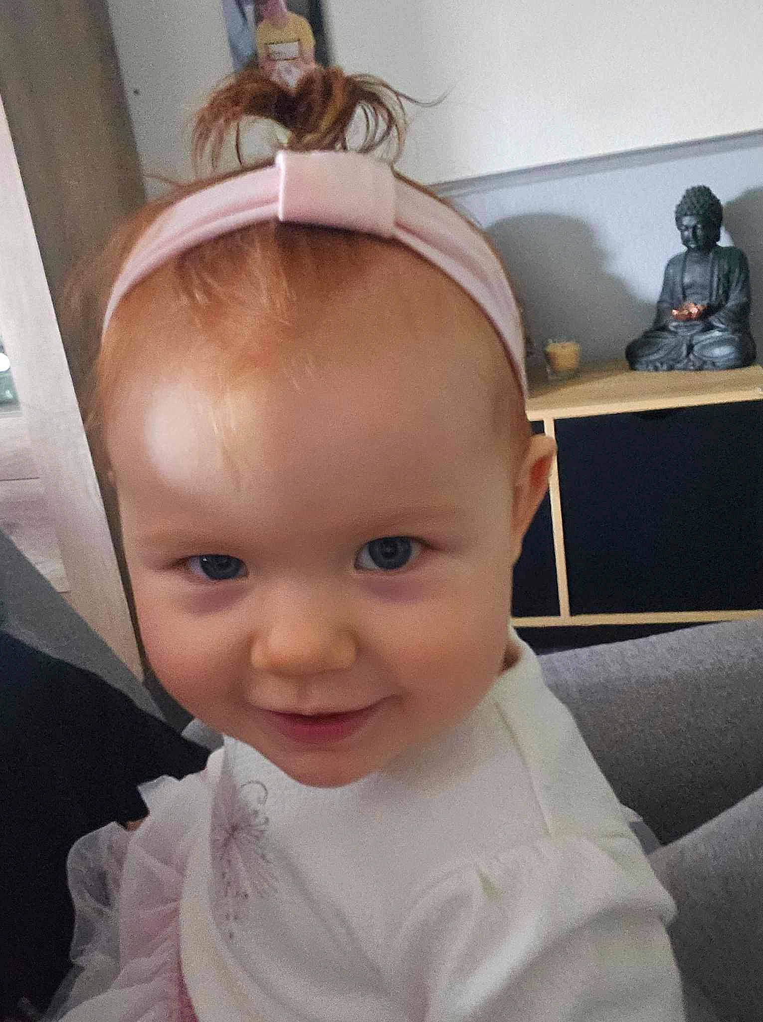 Vanessa participe au concours pour gagner de l'argent avec cette photo : baby, baby_toddler_clothing, cheek, child, chin, ear, eye, eyebrow, eyelash, forehead, happy, headband, headpiece, iris, jewellery, joy, lip, nose, person, skin