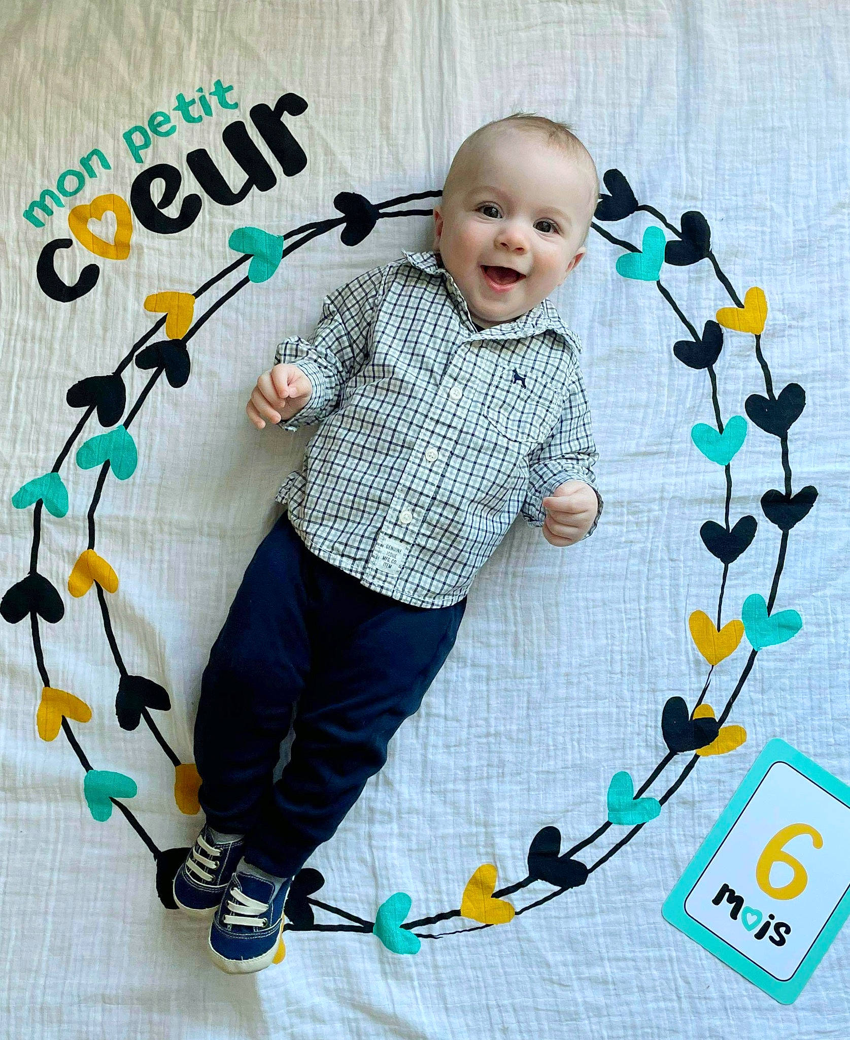 émile a rejoint le concours — aidez-le/la à gagner de superbes lots ! art, beauty, child, facial_expression, font, fun, hairstyle, happy, jeans, line, pattern, people, person, product, sleeve, smile, t_shirt, textile, toddler, trousers