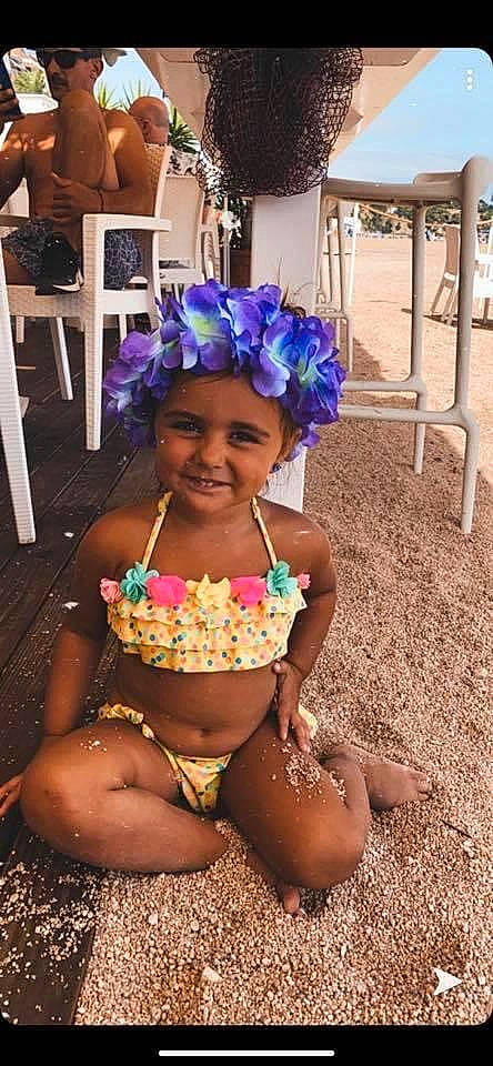 Joyce participe au concours pour gagner de l'argent avec cette photo : abdomen, birthday, birthday_cake, cake_decorating, child, event, flower, fun, happy, hat, headwear, joy, leisure, party, party_supply, person, pink, purple, smile, summer