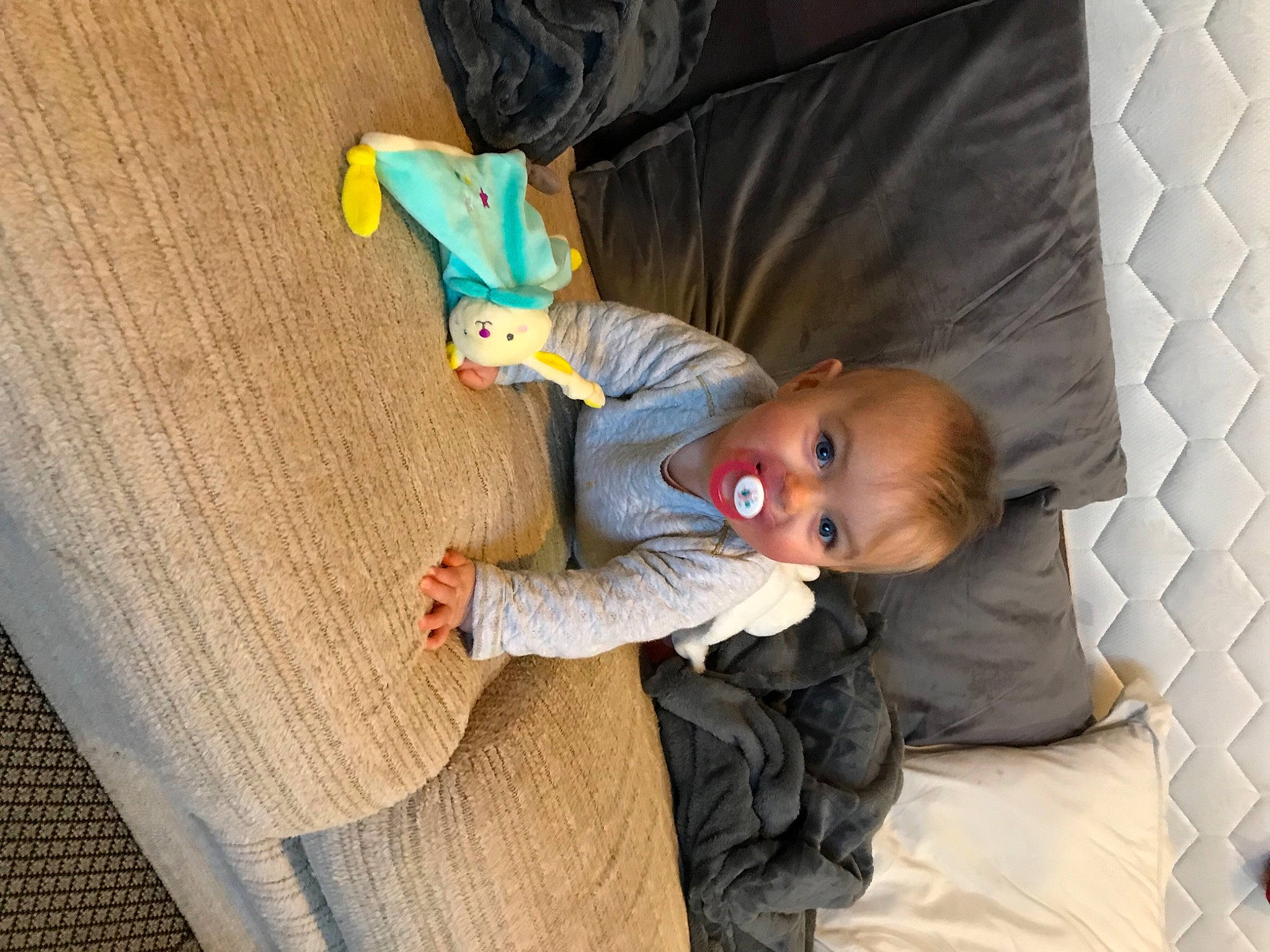 Nina a rejoint le concours — aidez-le/la à gagner de superbes lots ! baby, baby_products, baby_safety, baby_toddler_clothing, bed, bedding, child, comfort, flooring, fun, hardwood, linens, nap, person, play, product, room, sitting, toddler, tree