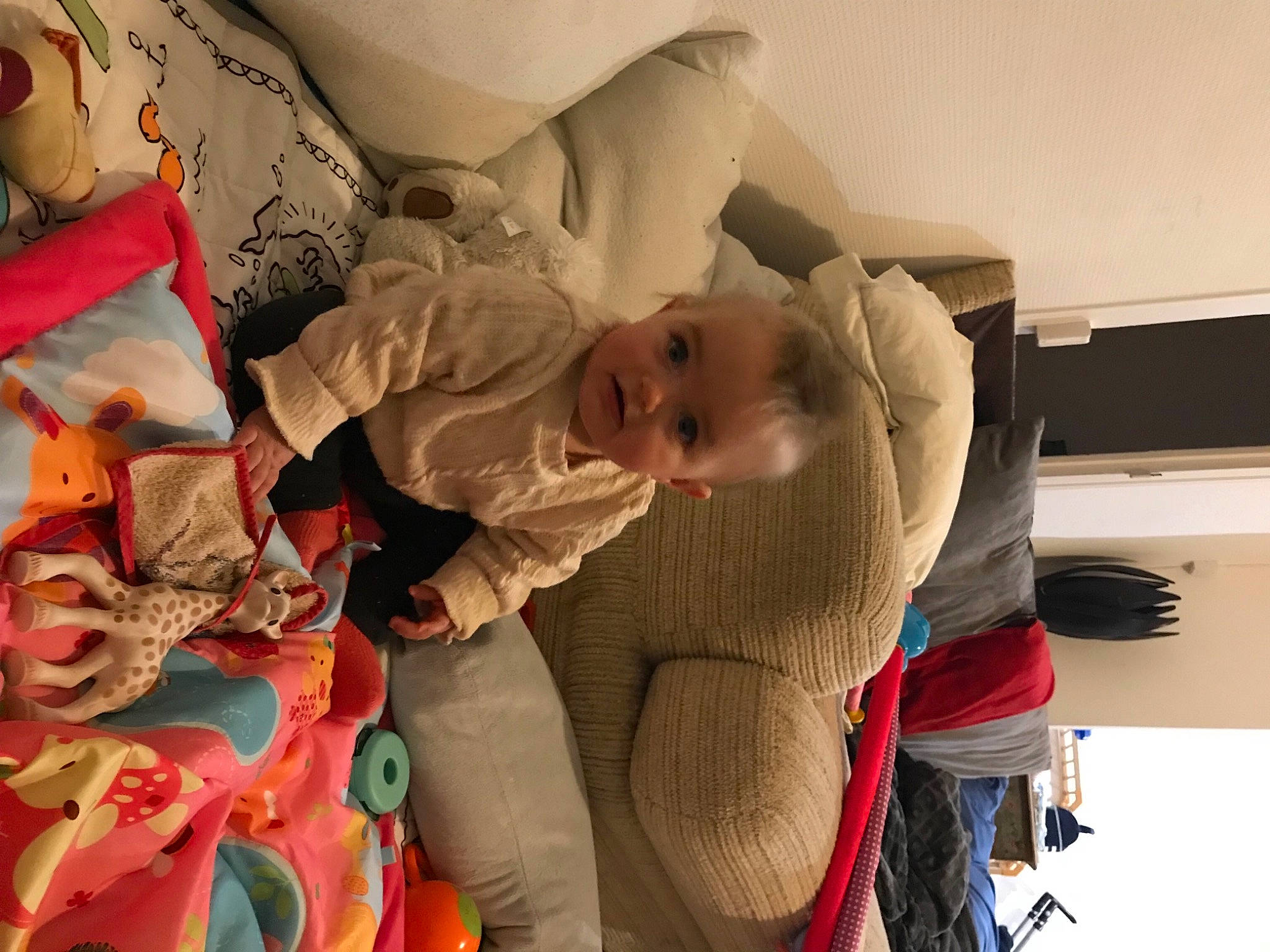 Nina participe au concours pour gagner de l'argent avec cette photo : baby, baby_products, baby_toys, bed, bedtime, cheek, child, comfort, fun, happy, home_appliance, linens, mouth, nap, person, room, sitting, sleep, stuffed_toy, toddler