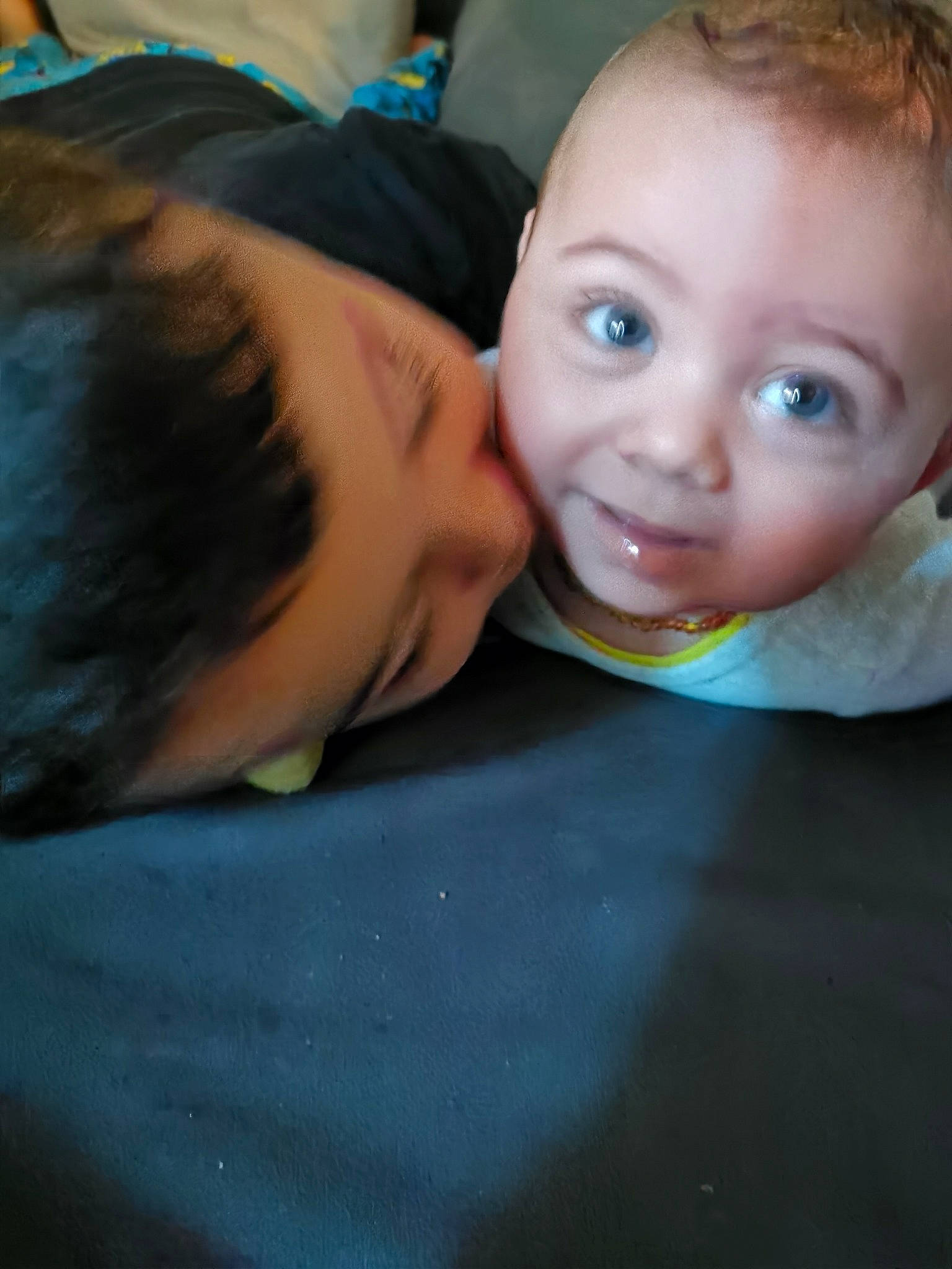 Jayane participe au concours pour gagner de l'argent avec cette photo : baby, cheek, child, chin, eye, eyebrow, face, forehead, fun, happy, head, interaction, iris, lip, mother, mouth, nose, person, skin, smile