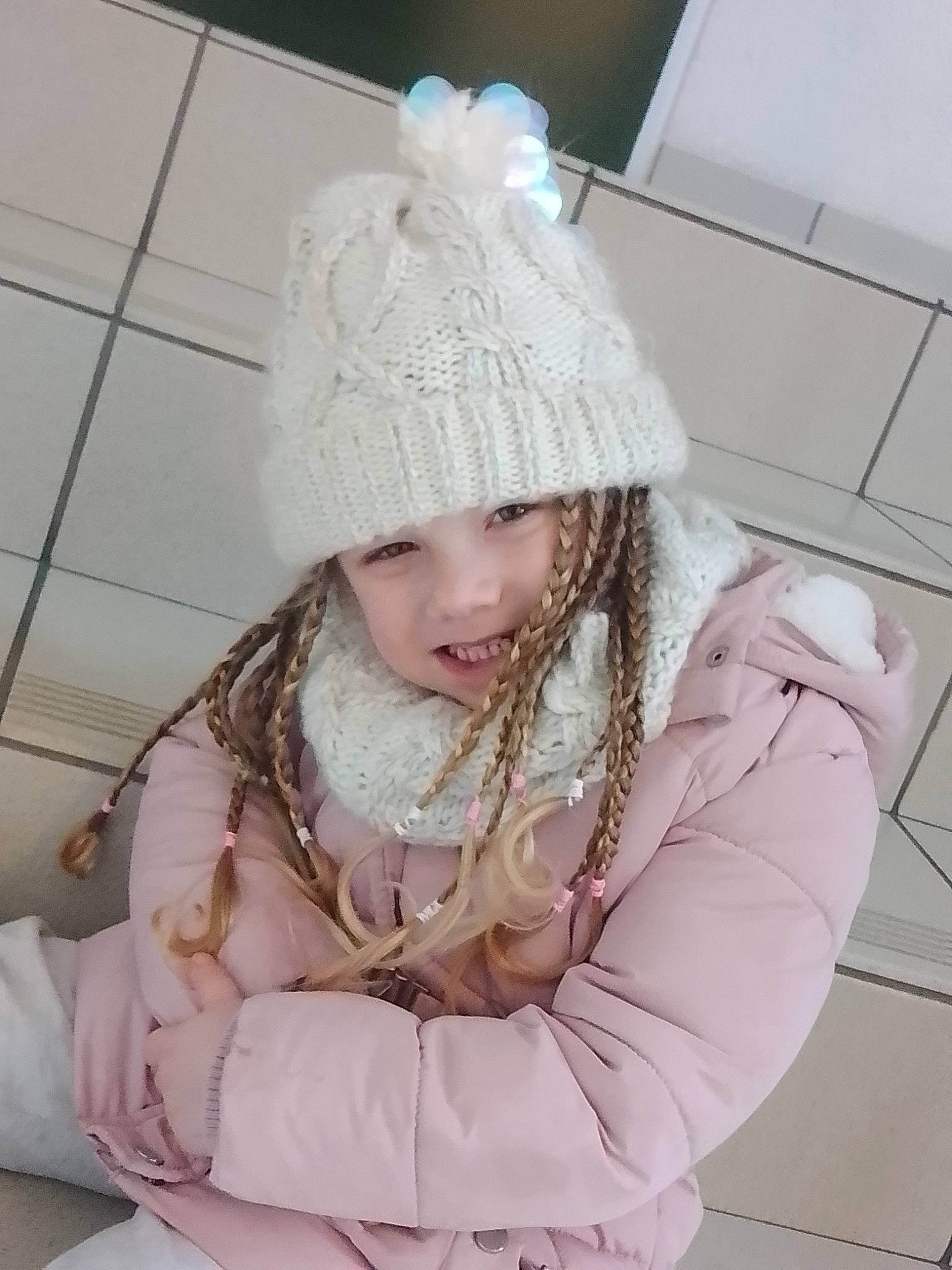 Iséa participe au concours pour gagner de l'argent avec cette photo : baby_toddler_clothing, beanie, cap, child, dress, embellishment, fashion_accessory, fur, hair_accessory, headgear, headpiece, headwear, jewellery, joy, knit_cap, outerwear, peach, person, pink, sleeve