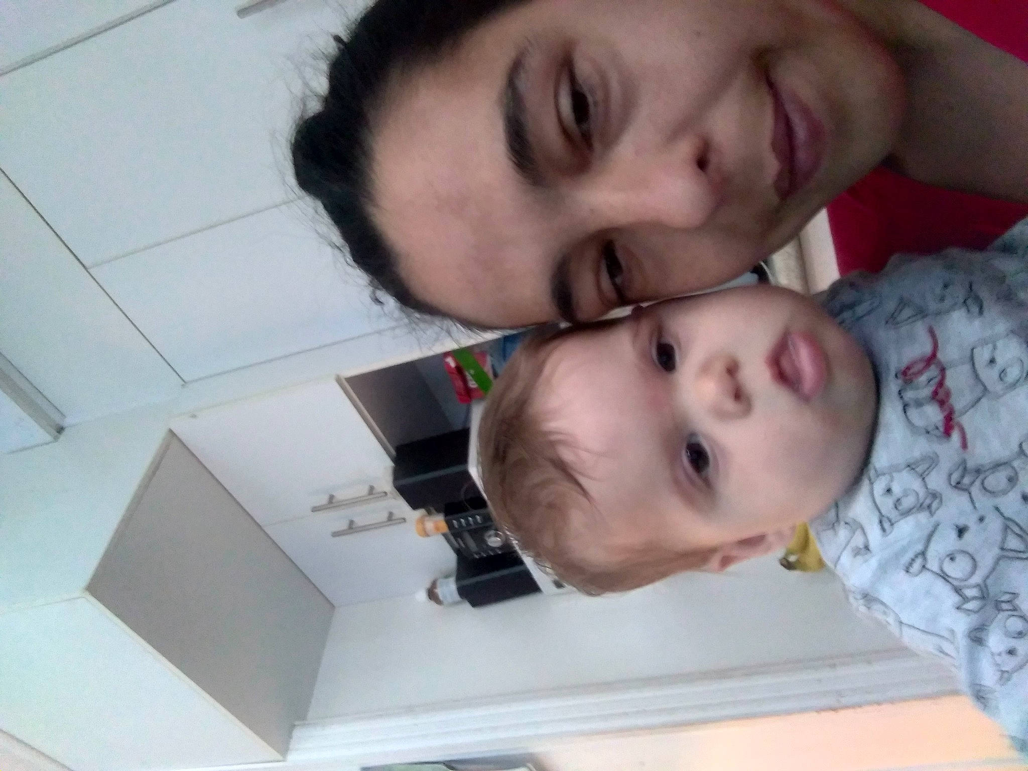 Elena Girard participe au concours pour gagner de l'argent avec cette photo : baby, baby_toddler_clothing, cheek, child, chin, comfort, eyebrow, eyelash, face, finger, fun, gesture, hair, happy, lip, mouth, nose, person, skin, smile