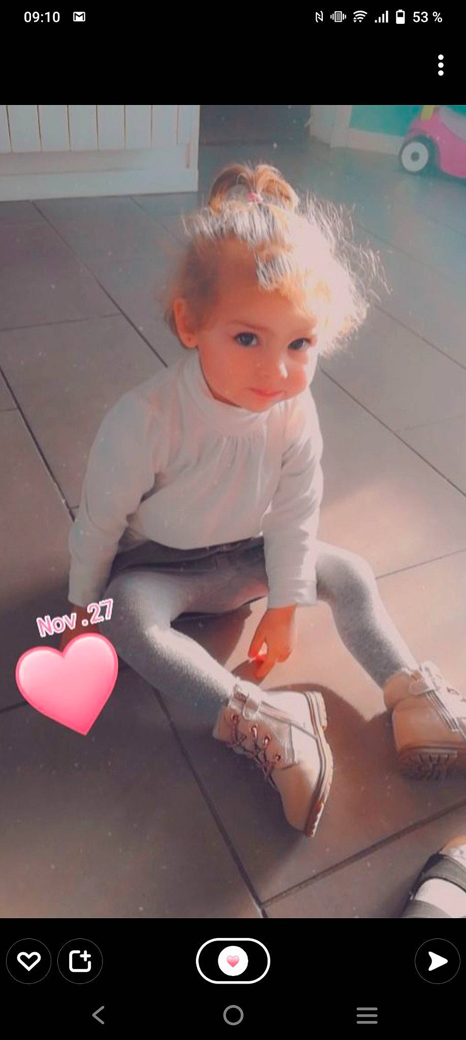 Tess participe au concours pour gagner de l'argent avec cette photo : baby, baby_toddler_clothing, comfort, floor, flooring, foot, footwear, human_leg, joint, knee, lap, leg, lip, person, pink, shoe, shoulder, sitting, sock, sportswear