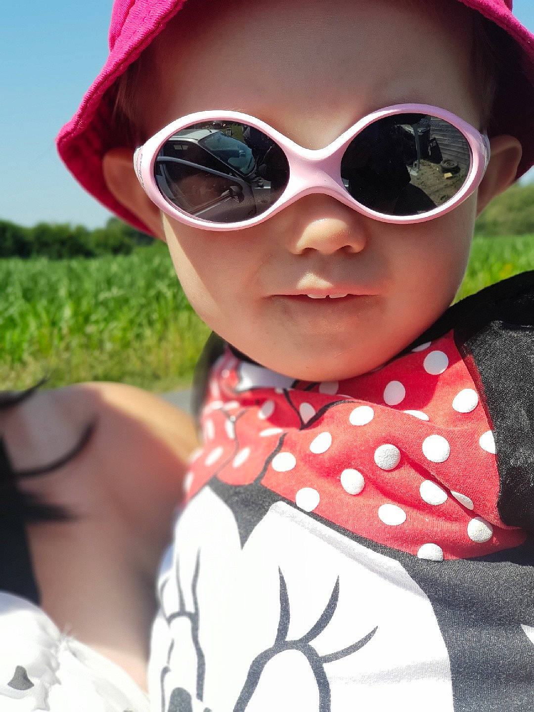 Cloé a rejoint le concours — aidez-le/la à gagner de superbes lots ! child, cool, eyewear, fashion_accessory, fun, girl, glasses, headgear, person, pink, product, smile, sunglasses, toddler, vision_care