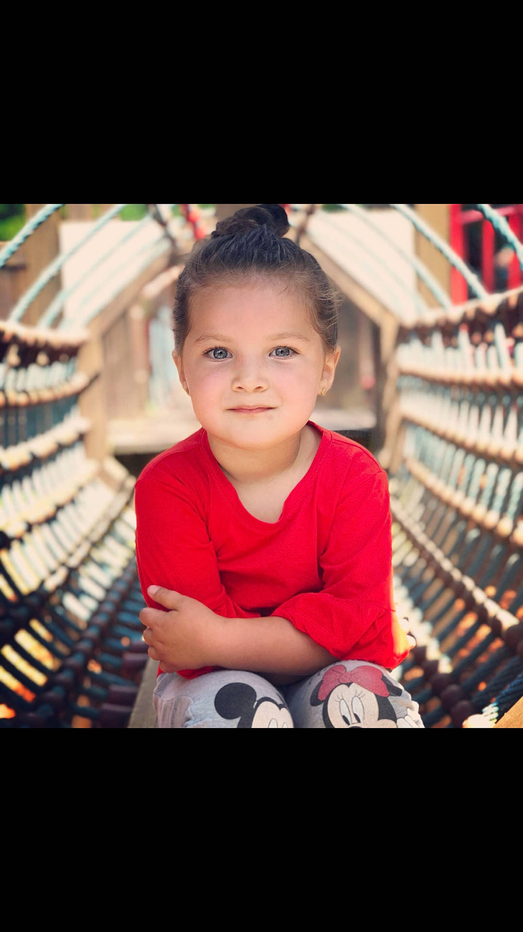 Aylin participe au concours pour gagner de l'argent avec cette photo : boy, child, cool, day, emotion, eye, facial_expression, fun, girl, human, people, person, photograph, photography, portrait_photography, sitting, skin, smile, snapshot, toddler