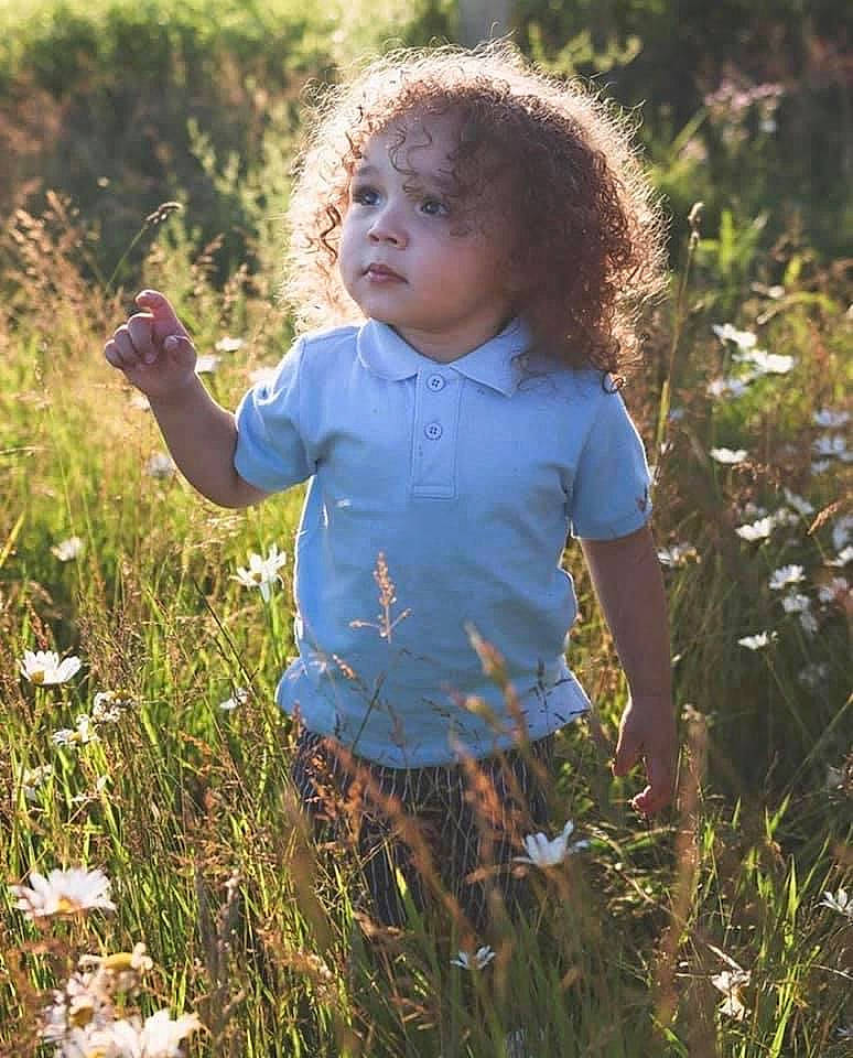 Gemini is registered to the contest to win money with this photo: baby, baby_toddler_clothing, child, grass_family, herbaceous_plant, jheri_curl, meadow, mouth, nose, people_in_nature, person, prairie, ringlet, spring, toddler, wildflower