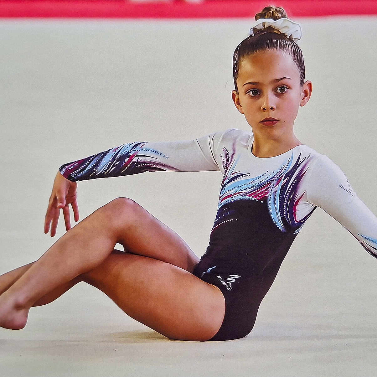 Lorenza a rejoint le concours — aidez-le/la à gagner de superbes lots ! acrobatic, athlete, dancing, face, female, girl, gymnast, gymnastics, head, leisureactivities, performer, person, soloperformance, sport, teen