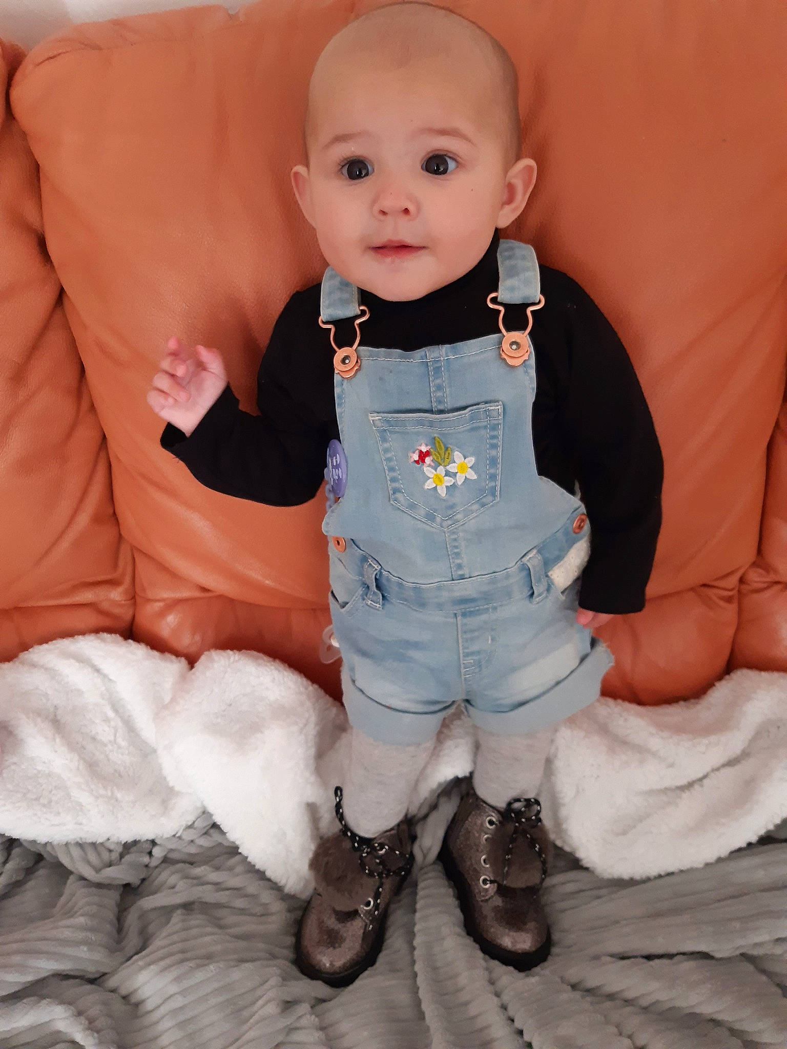 Leyana a rejoint le concours — aidez-le/la à gagner de superbes lots ! baby, cheek, child, doll, leg, overall, person, skin, toddler, toy