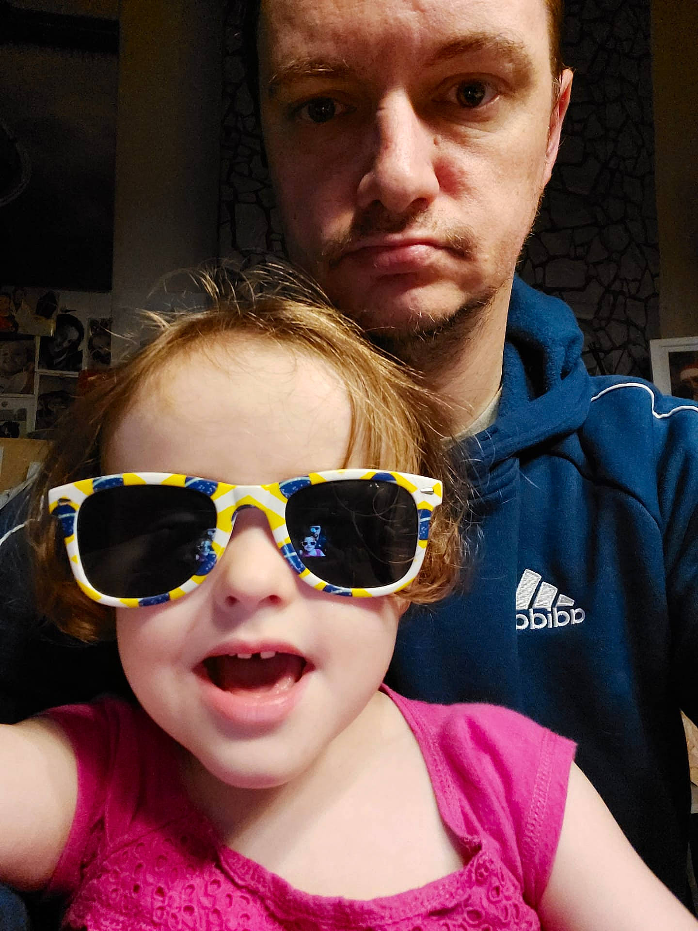 Lea a rejoint le concours — aidez-le/la à gagner de superbes lots ! cheek, chin, eye, eyebrow, face, facial_expression, forehead, goggles, hair, hairstyle, head, lip, mouth, nose, organ, person, photograph, skin, smile, sunglasses