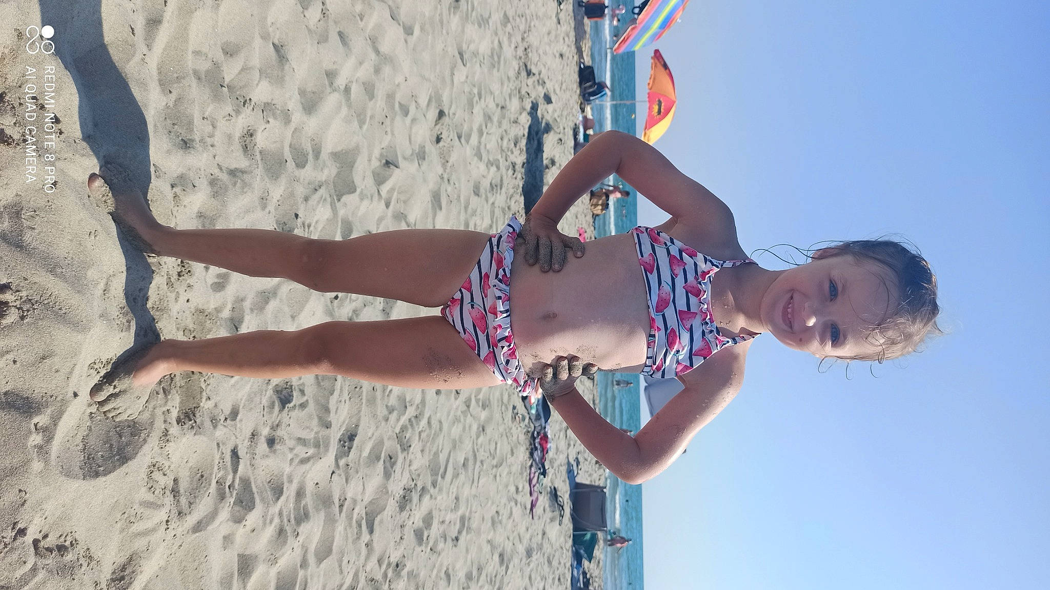 Coralie participe au concours pour gagner de l'argent avec cette photo : arm, barefoot, beach, elbow, electric_blue, fun, happy, human_leg, joy, landscape, leg, leisure, people_in_nature, people_on_beach, person, recreation, sand, sky, swimwear, thigh