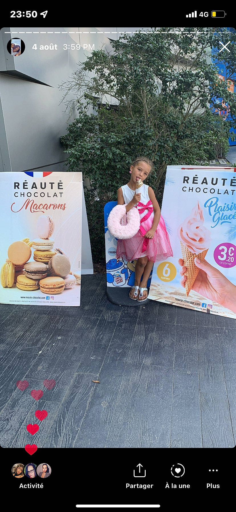 Amélia participe au concours pour gagner de l'argent avec cette photo : advertising, banner, child, comfort_food, cuisine, dessert, dress, event, finger_food, food, ingredient, junk_food, leisure, magenta, person, recipe, signage, t_shirt, toddler, tree