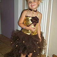 Lola participe au concours pour gagner de l'argent avec cette photo :