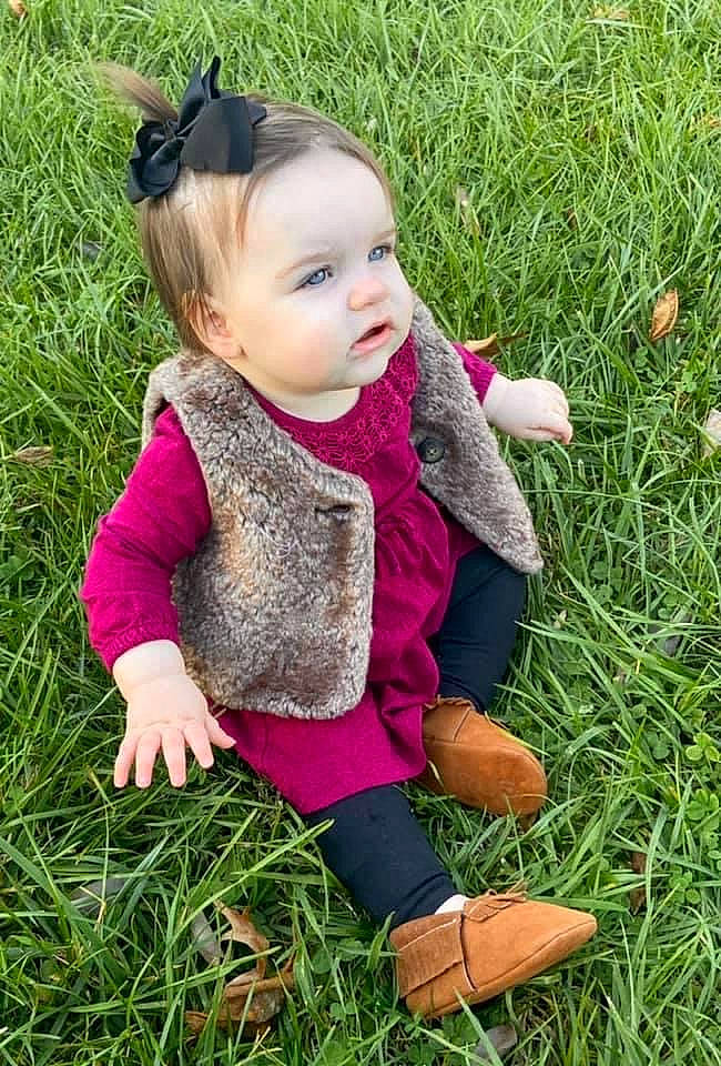 Opal is registered to the contest to win money with this photo: baby, baby_toddler_clothing, child, goggles, grass, hair_accessory, headband, human_body, pattern, person, sunglasses, toddler