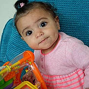 Naila is registered to the contest to win money with this photo: