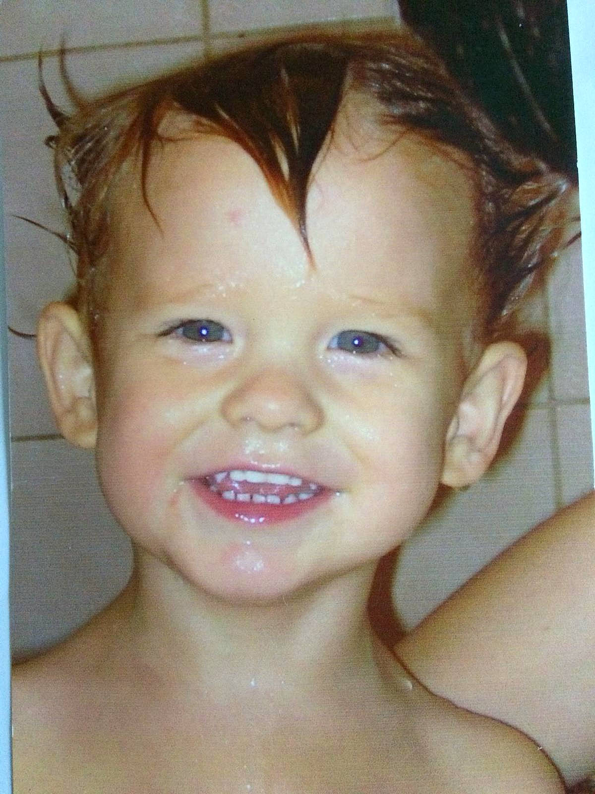 Mateo participe au concours pour gagner de l'argent avec cette photo : cheek, child, chin, close_up, ear, eyebrow, eyelash, face, forehead, girl, hairstyle, head, jaw, joy, lip, mouth, neck, nose, person, skin