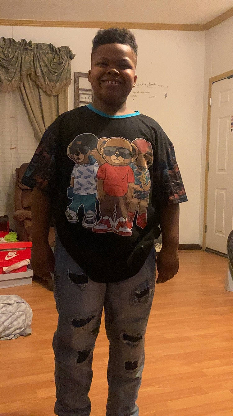 Dontarius is registered to the contest to win money with this photo: active_shirt, art, artist, camouflage, carmine, curtain, denim, door, flooring, hardwood, joy, military_camouflage, pattern, people, person, sleeve, smile, standing, t_shirt, top