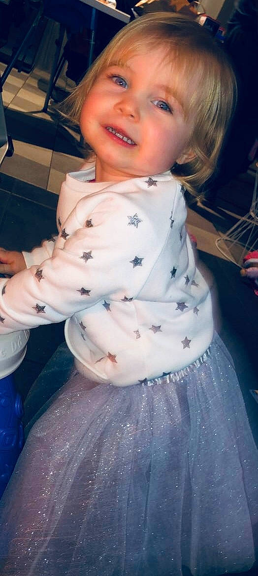 Inaïa participe au concours pour gagner de l'argent avec cette photo : baby, baby_toddler_clothing, blue, chest, child, day_dress, dress, face, flash_photography, hairstyle, happy, head, human_body, joy, lip, person, pink, skin, smile, toddler