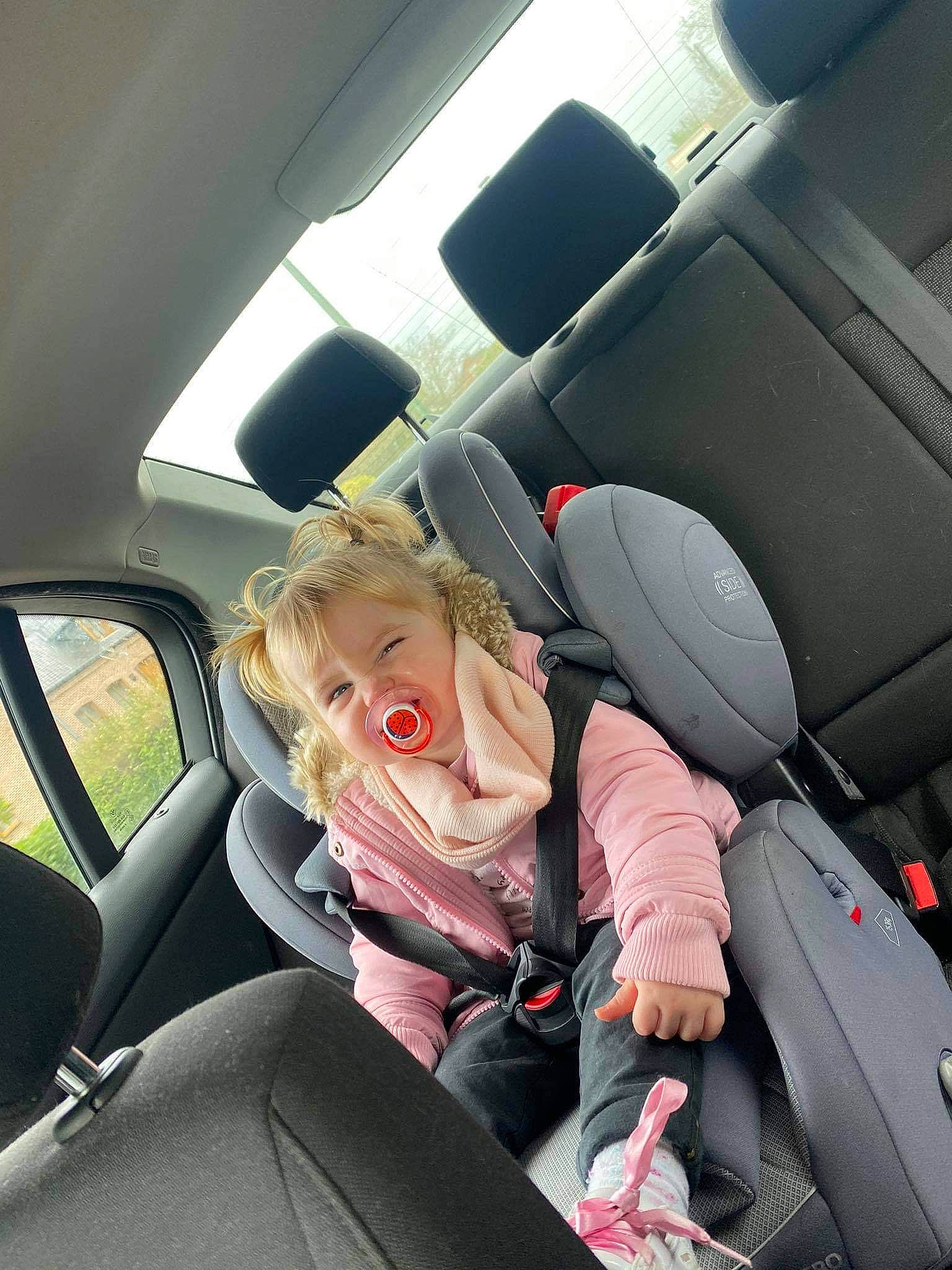 Inaïa a rejoint le concours — aidez-le/la à gagner de superbes lots ! auto_part, automotive_design, automotive_exterior, car, car_seat, car_seat_cover, comfort, family_car, head_restraint, luxury_vehicle, mode_of_transport, motor_vehicle, person, personal_luxury_car, seat_belt, steering_part, tints_and_shades, vehicle, vehicle_door, white