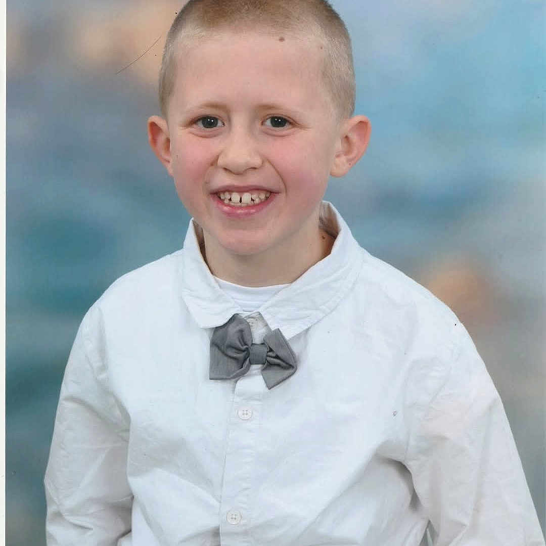 Adrien a rejoint le concours — aidez-le/la à gagner de superbes lots ! accessories, blazer, bodypart, boy, child, clothing, coat, face, formalwear, happy, head, male, mouth, person, photography, portrait, shirt, smile, teeth, tie