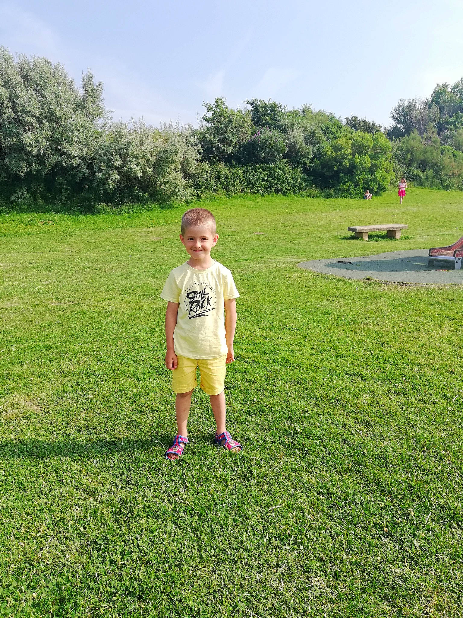 Sohan a rejoint le concours — aidez-le/la à gagner de superbes lots ! child, fun, grass, grass_family, grassland, joy, lawn, meadow, park, pasture, person, plant, play, recreation, running, shorts, sky, summer, toddler, tree