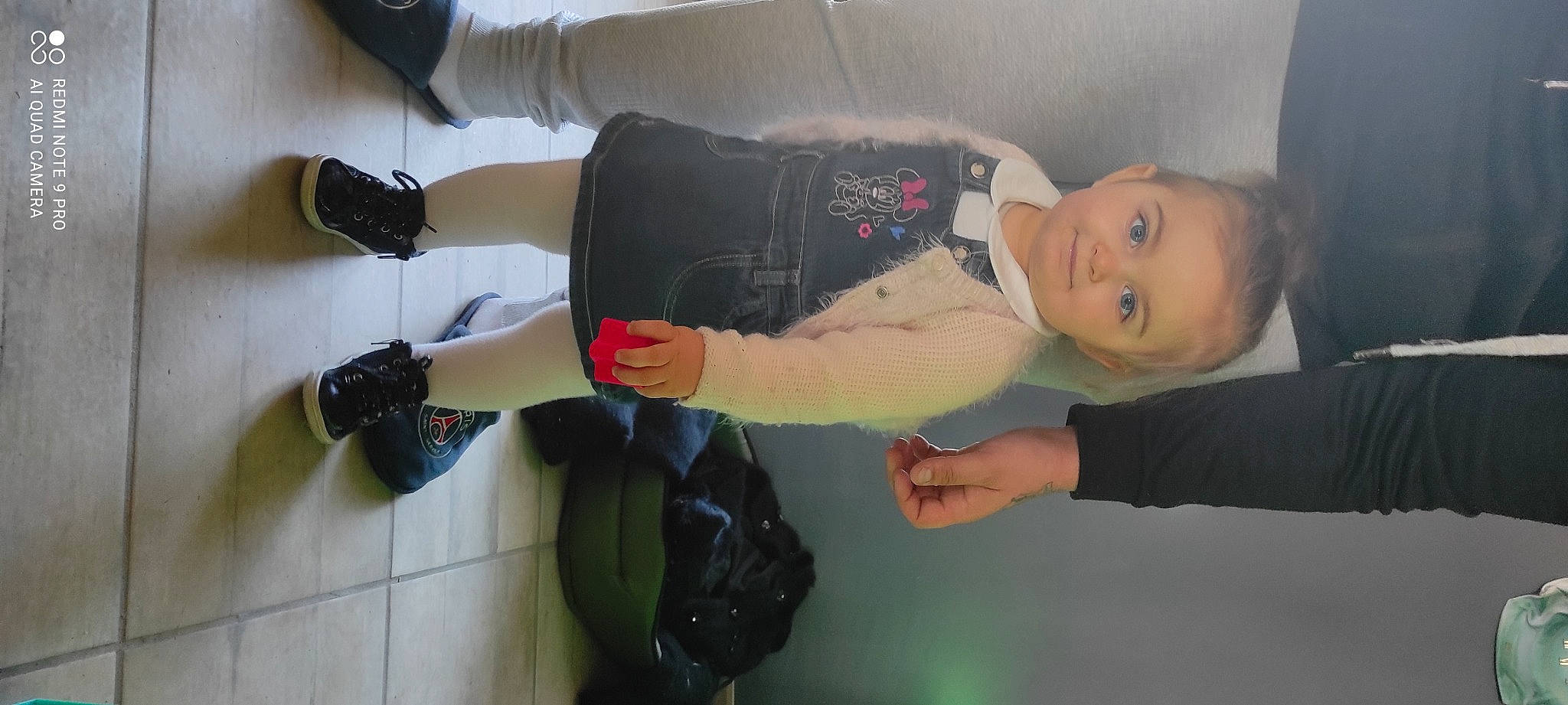 Mylena a rejoint le concours — aidez-le/la à gagner de superbes lots ! arm, baby, comfort, elbow, finger, fun, gesture, hand, human_leg, joint, knee, leg, person, product, sitting, sleeve, thigh, thumb, toddler, waist