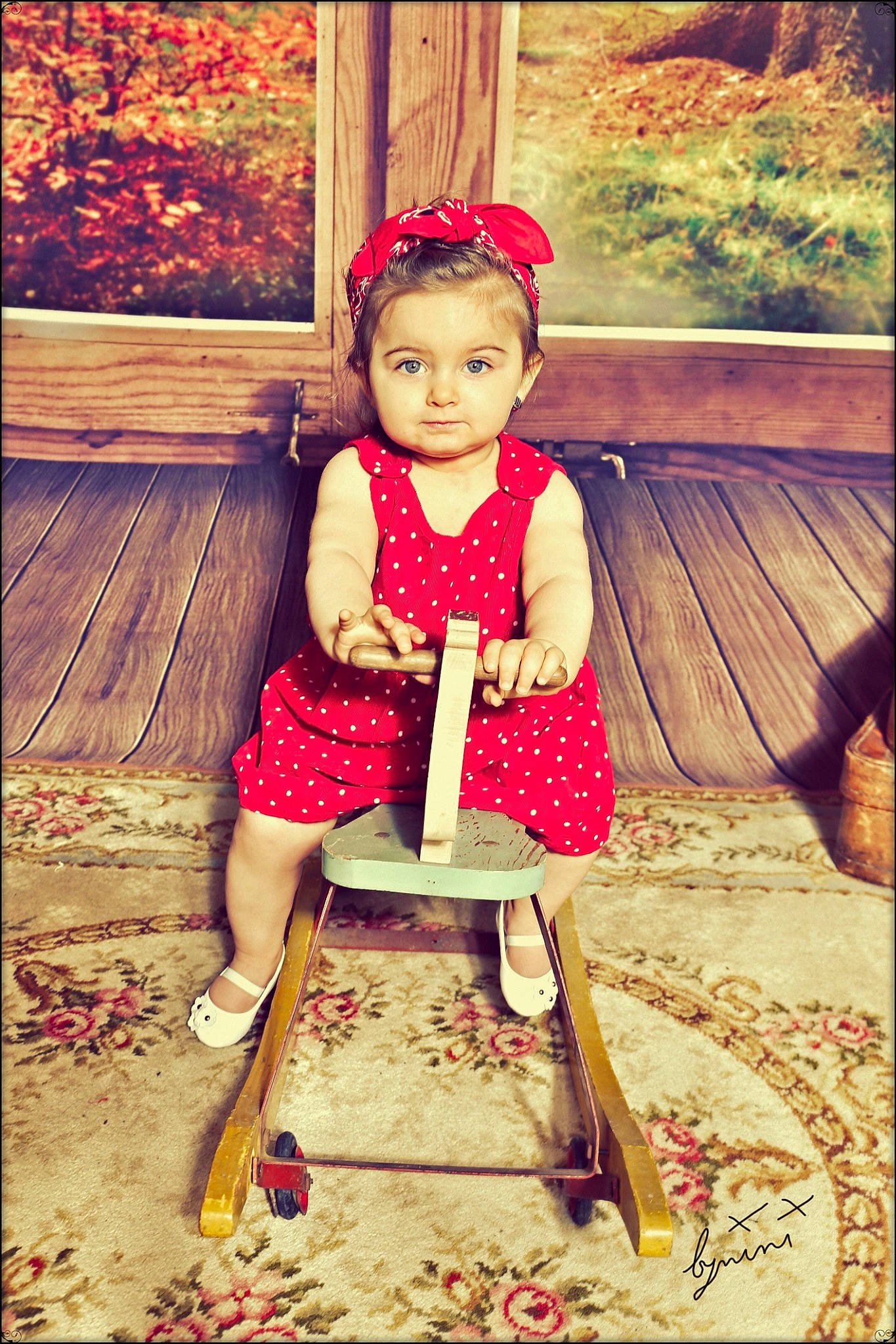 Mylena a rejoint le concours — aidez-le/la à gagner de superbes lots ! baby, baby_toddler_clothing, beauty, child, dress, flash_photography, green, happy, human_body, magenta, people_in_nature, person, photograph, pink, plant, rectangle, red, tints_and_shades, toddler, wood