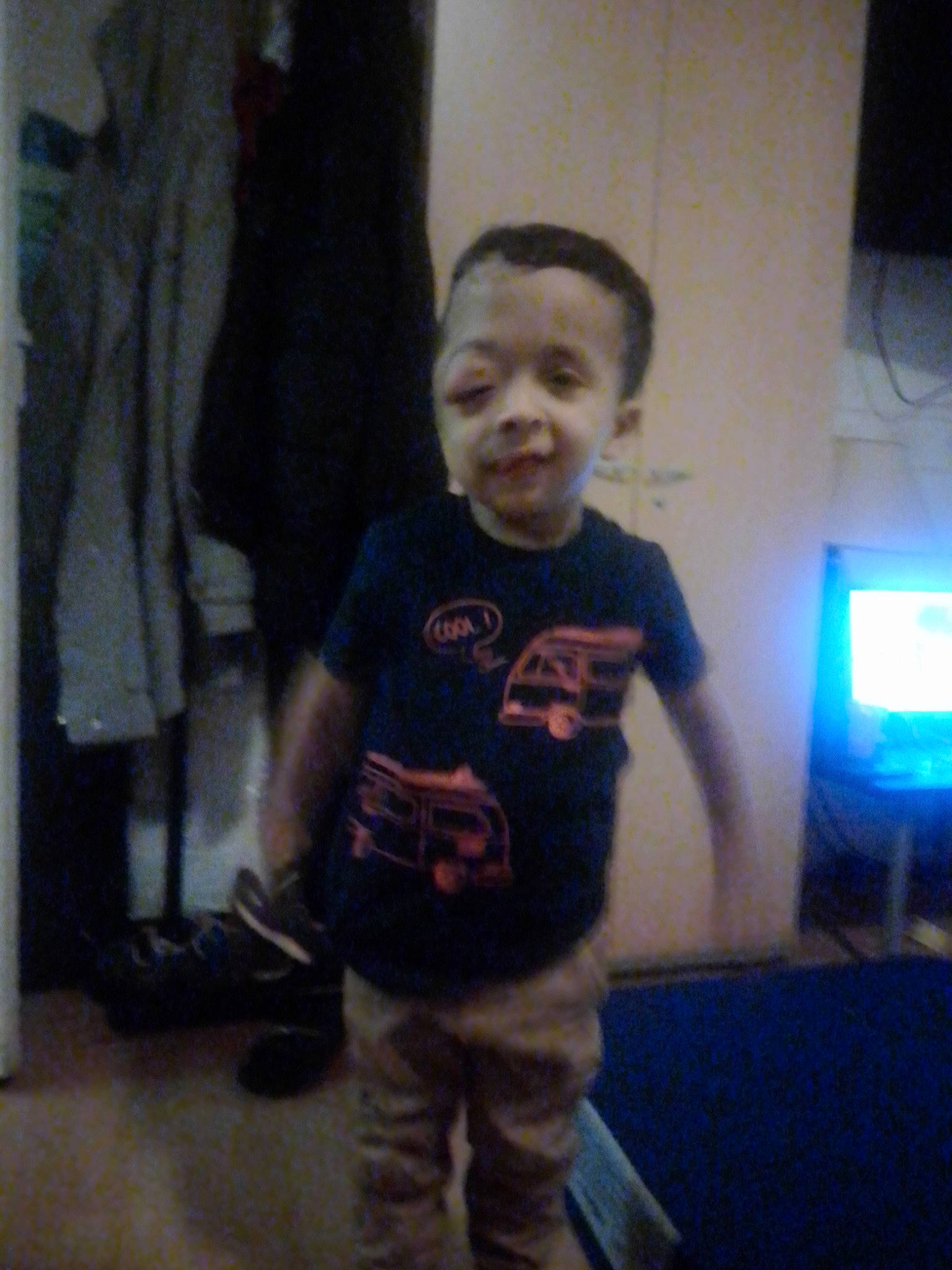 Ahmed a rejoint le concours — aidez-le/la à gagner de superbes lots ! child, fun, person, standing, t_shirt, toddler