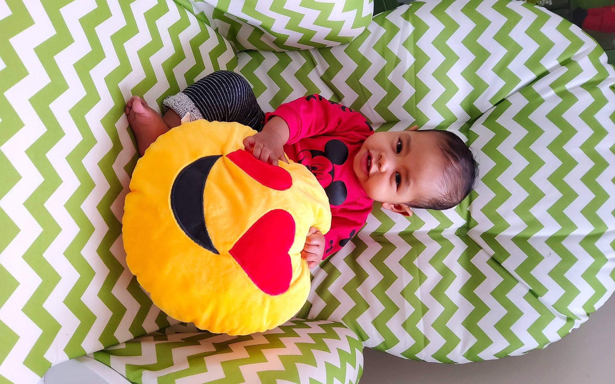 Ledger is registered to the contest to win money with this photo: baby, baby_products, baby_toddler_clothing, child, comfort, face, flooring, happy, hat, head, linens, magenta, mammal, pattern, person, plant, room, smile, textile, toddler