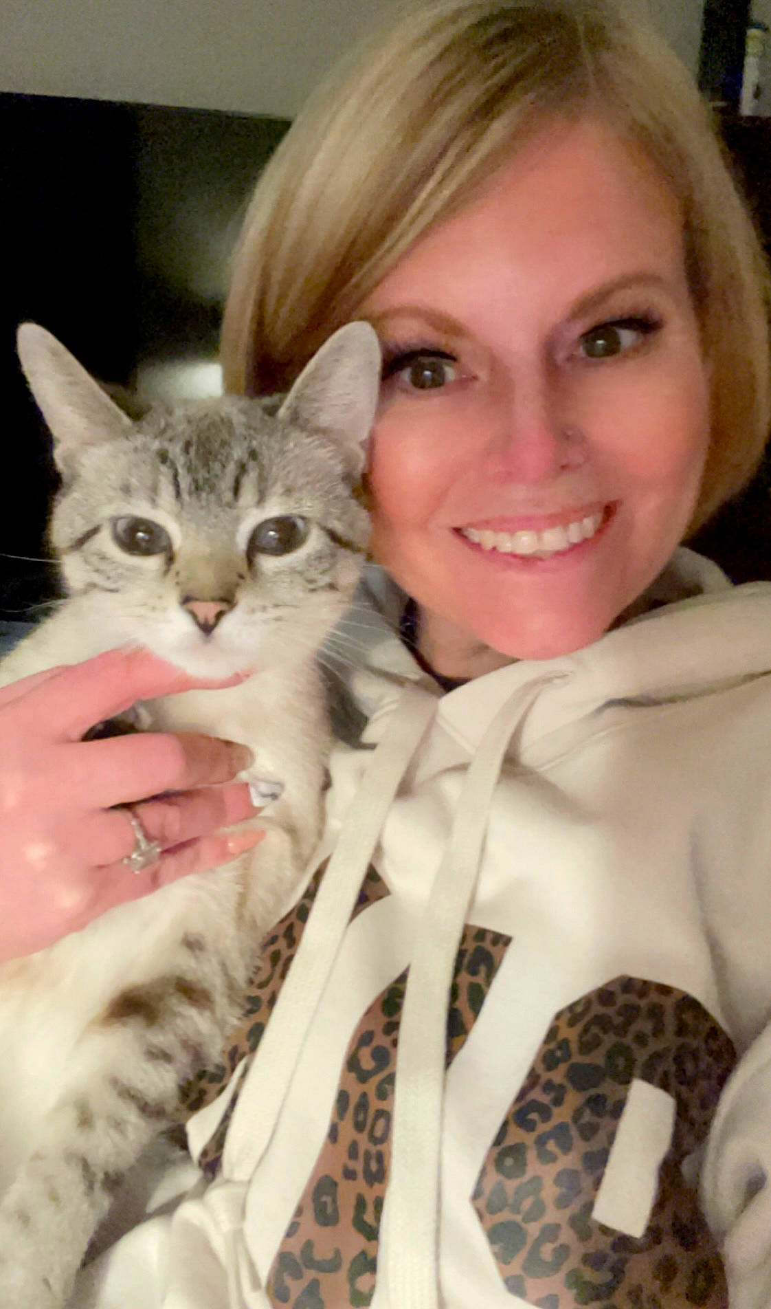 Kylie is registered to the contest to win money with this photo: blond, carnivore, cat, comfort, event, eye, facial_expression, fawn, felidae, gesture, hair, hand, happy, head, iris, nail, skin, small_to_medium_sized_cats, smile, whiskers