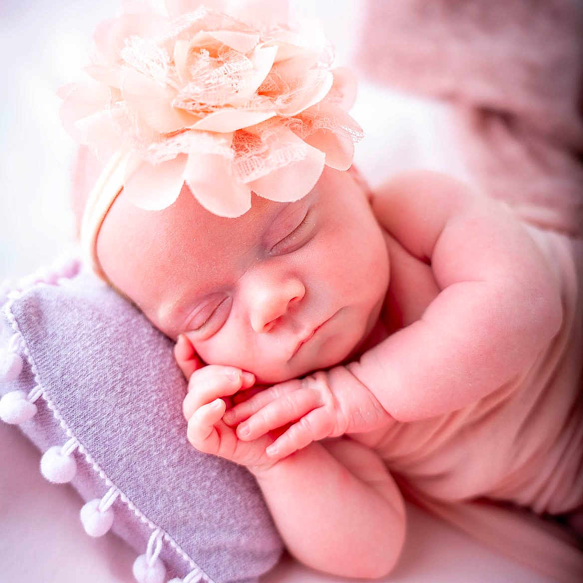 Tahïssa participe au concours pour gagner de l'argent avec cette photo : baby, blanket, close_up, cozy, cute, flower, hands, headband, infant, newborn, peaceful, pillow, pink, portrait, props, resting, skin, sleeping, soft_texture, studio